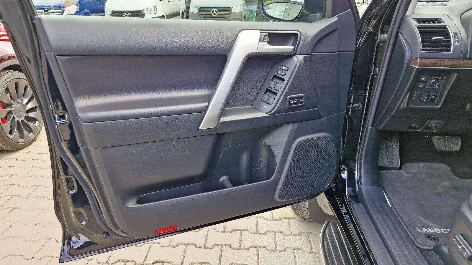 Toyota Land Cruiser TEC-Edition - AHK / Schiebedach