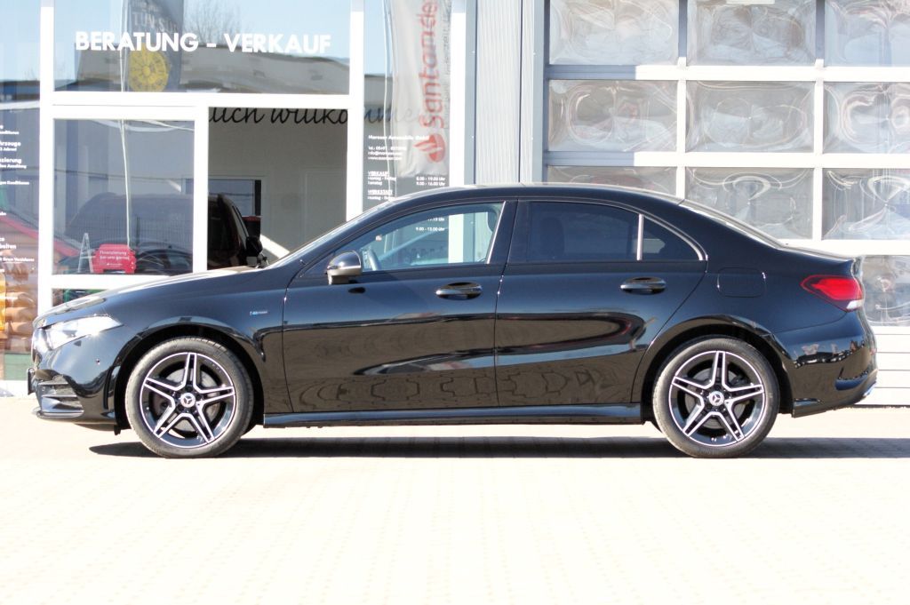 Mercedes-Benz A 250 e 8G-DCT AMG Line - Samsaru's Car Outlet