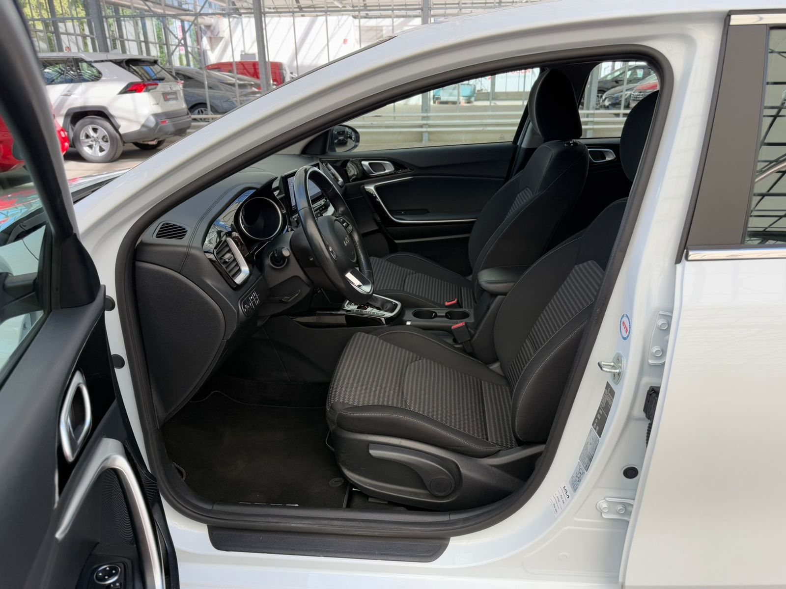 Kia Ceed 1.5 T-GDI Vision - Samsaru's Car Outlet