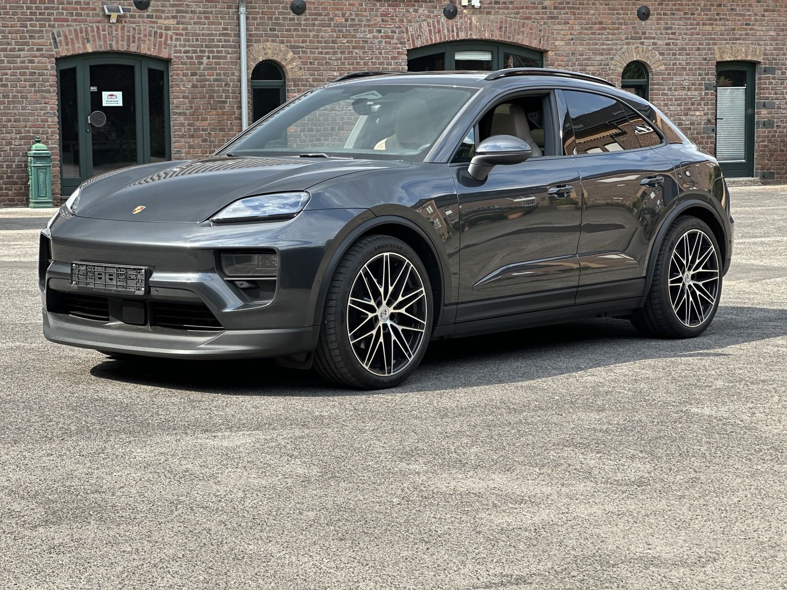 Porsche Macan 4 INNODRIVE - Samsaru's Car Outlet