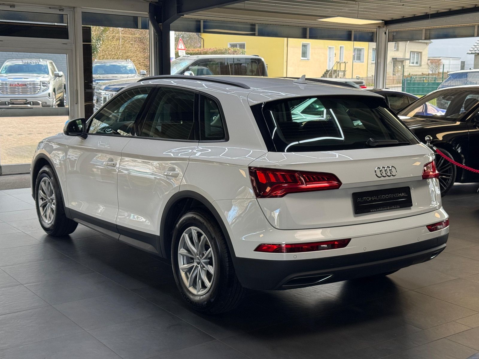 Audi Q5 35 TDI quattro - Samsaru's Car Outlet