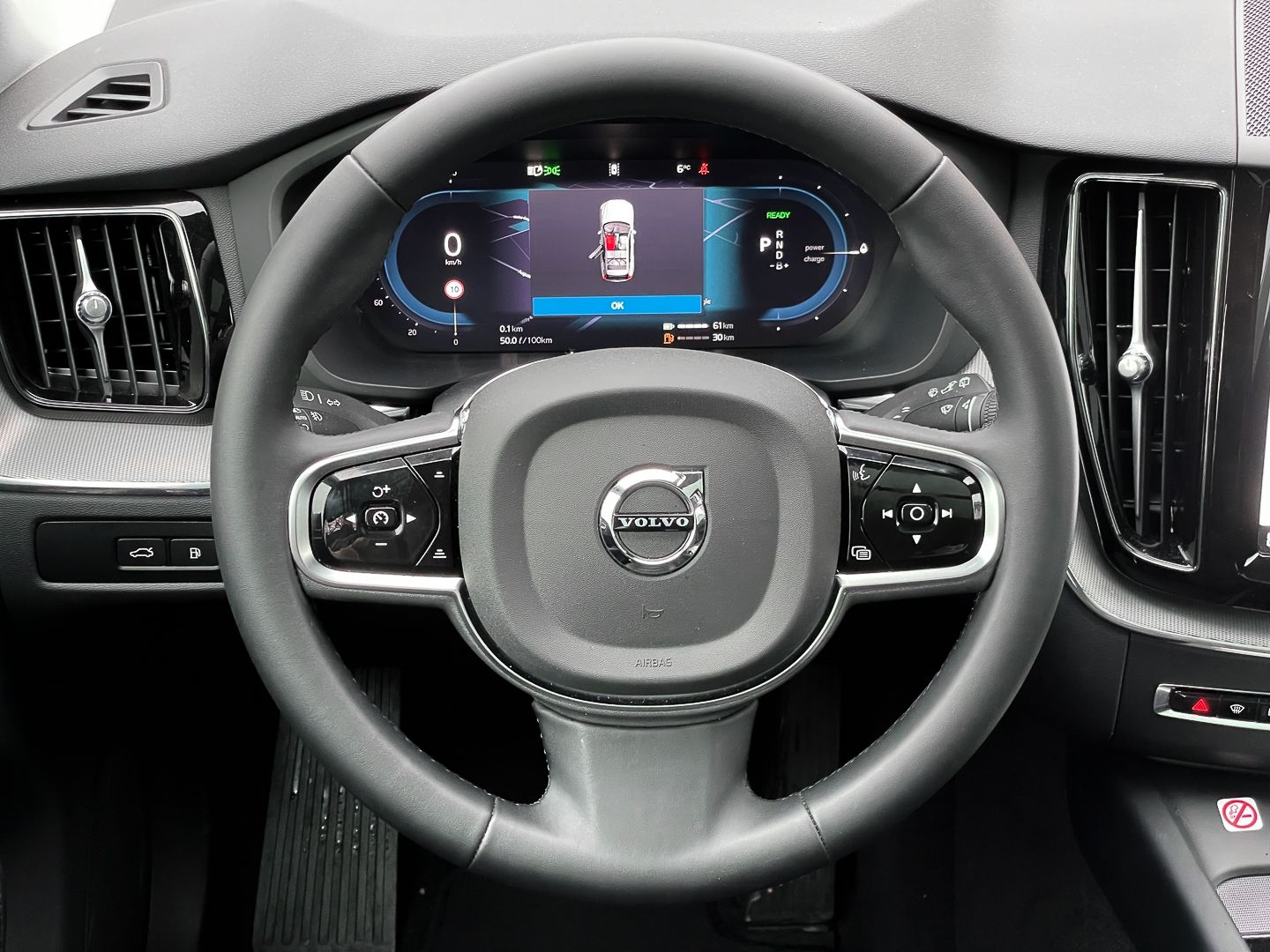 Volvo XC60 Plus Dark Recharge Plug-In Hybrid AWD T8 Tw