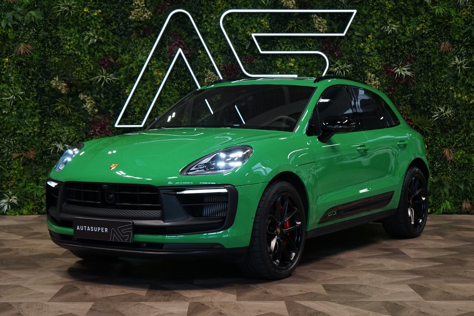 Porsche GTS - Samsaru's Car Outlet