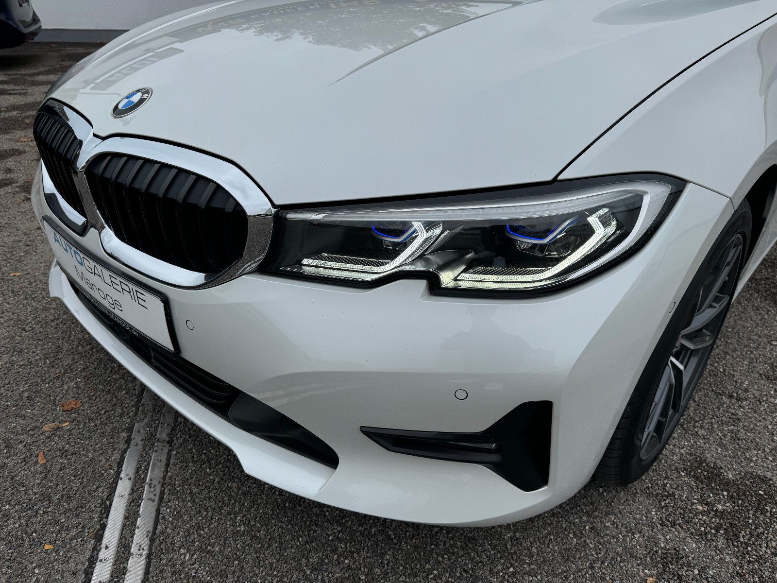 BMW 330 i xDrive Aut. - Samsaru's Car Outlet