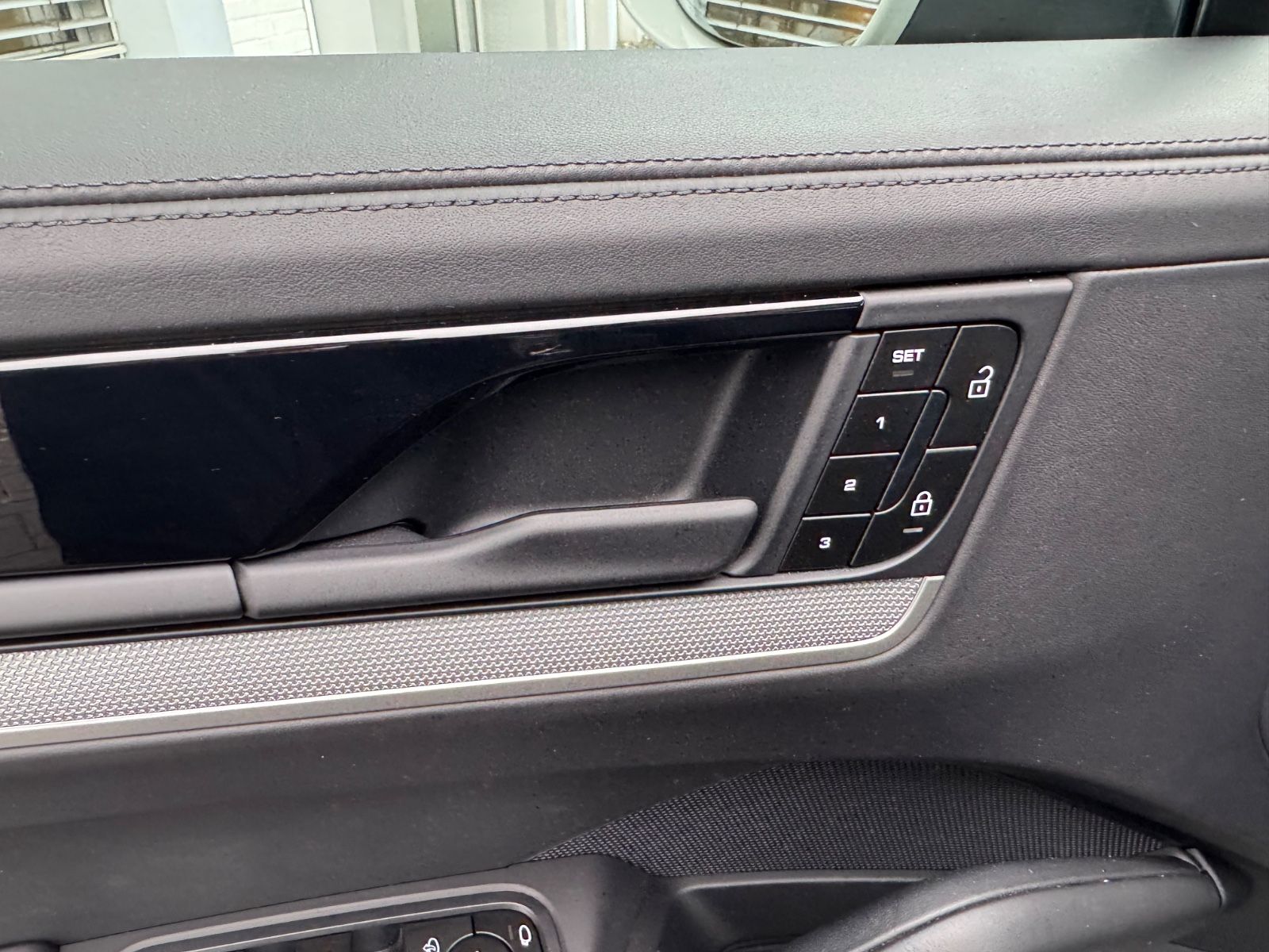 Porsche E-Hybrid Coupé INNODRIVE-LUFTF-PANO-MASSAGE-VOLL