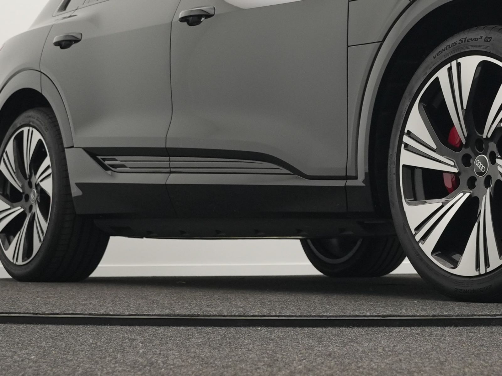 Audi Q8 e-tron S line 55 quattro *Opt.schw*PANO*AHK*