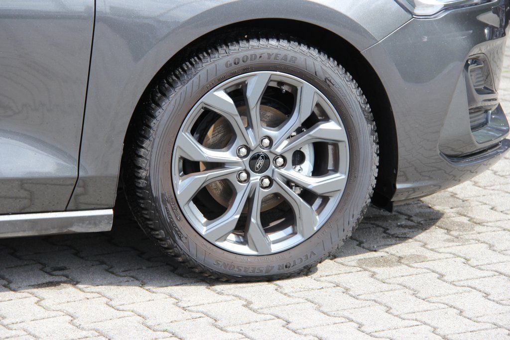 Ford Focus Turnier 155PS ST-LINE LED AdapTempomat CAM