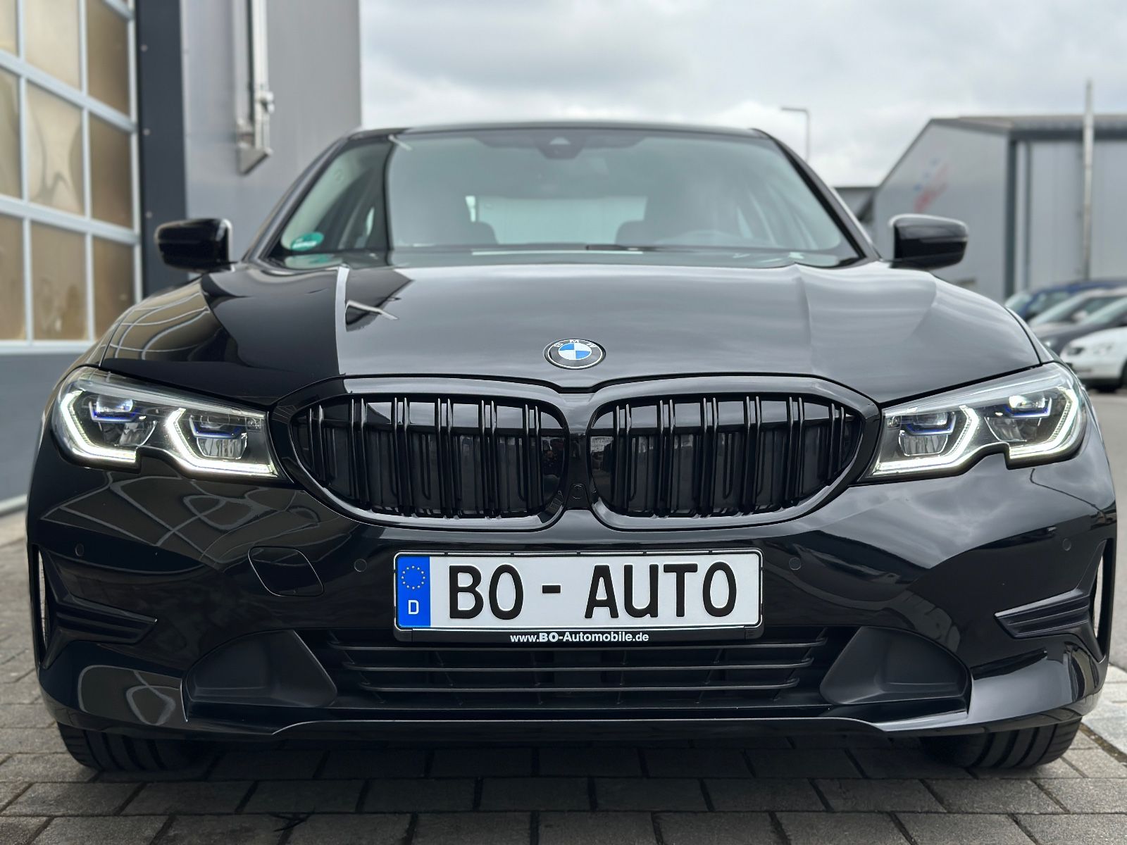 BMW 320 d xDrive Laser Leder HuD Key Innovation - Samsaru's Car Outlet