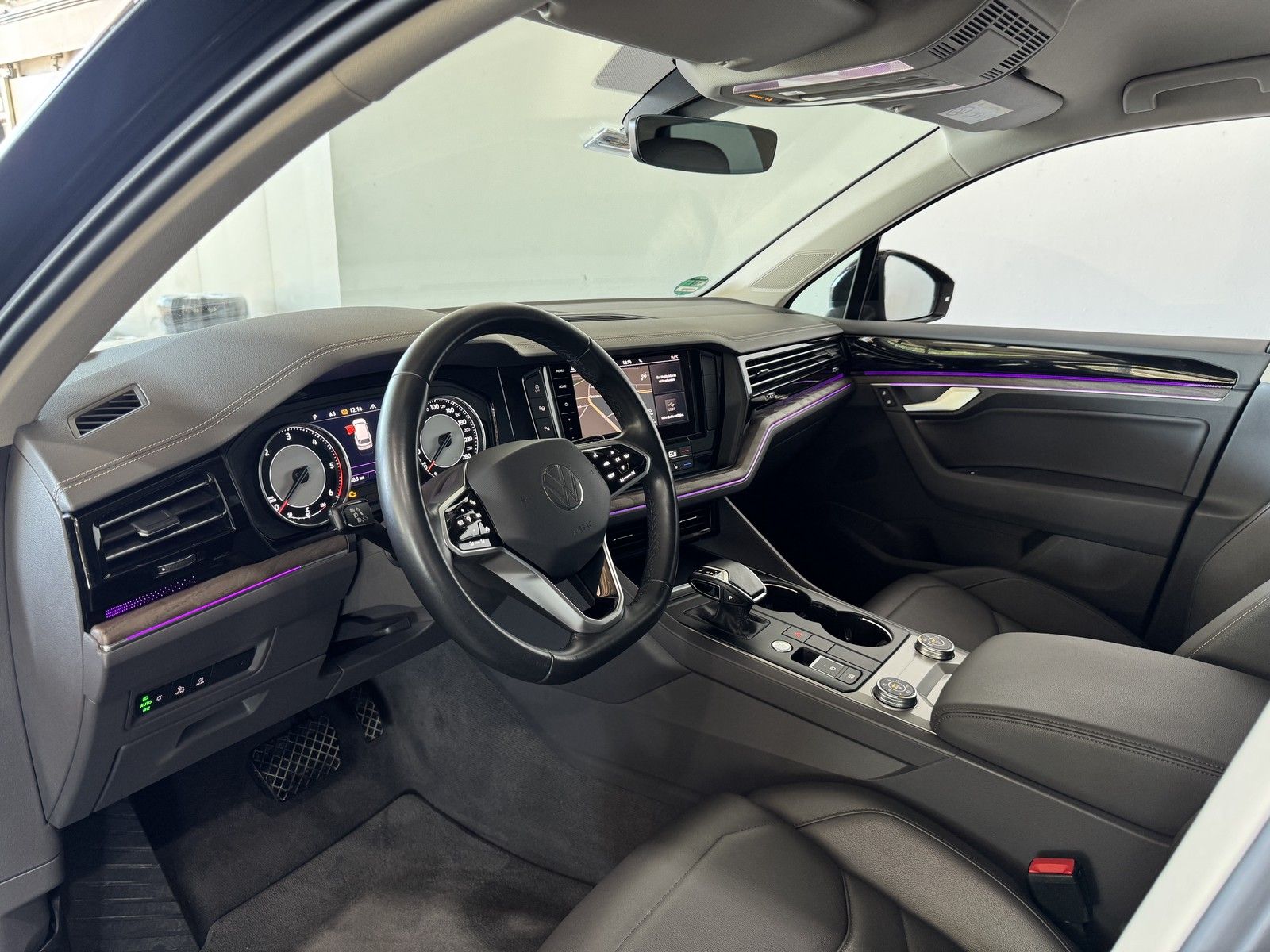 Volkswagen Touareg Atmosphere 4Motion - Samsaru's Car Outlet