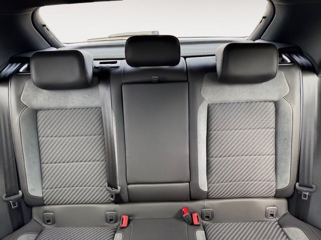 Volkswagen T-Roc 1.5 TSI DSG Sport R-Line - Samsaru's Car Outlet