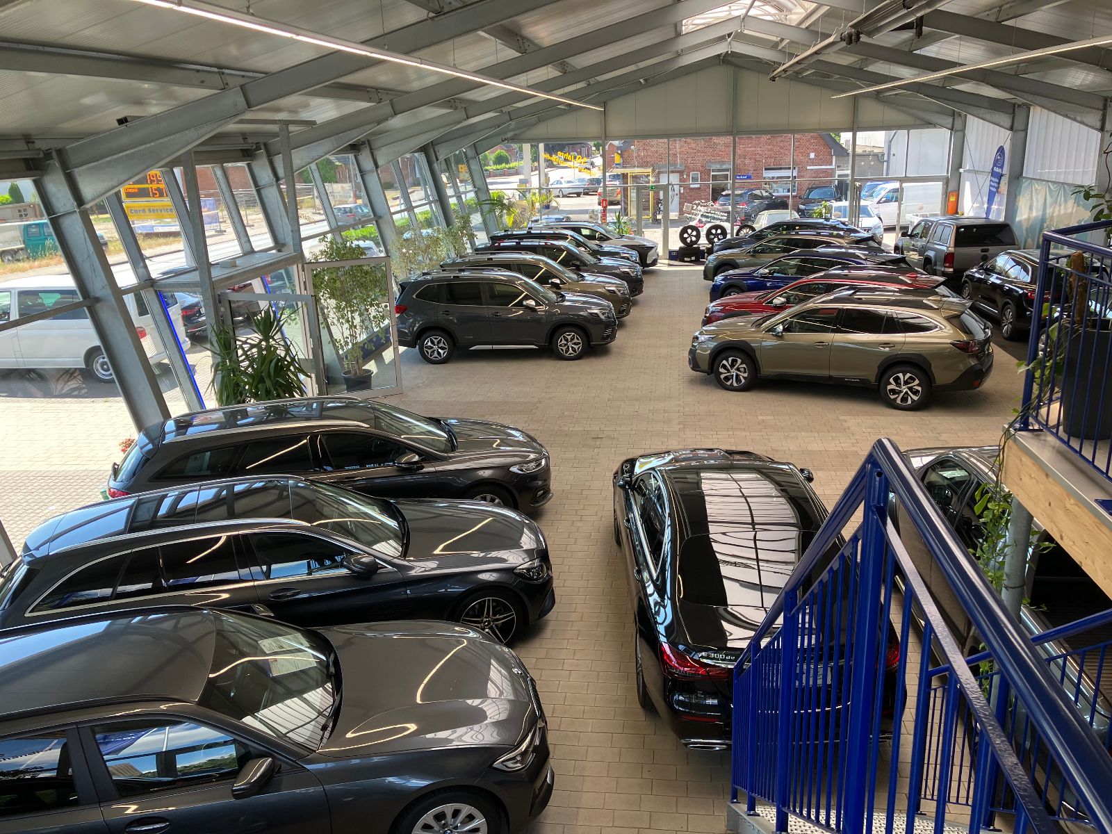 Toyota RAV 4 2.5 Hybrid Business Edition - Samsaru's Car Outlet