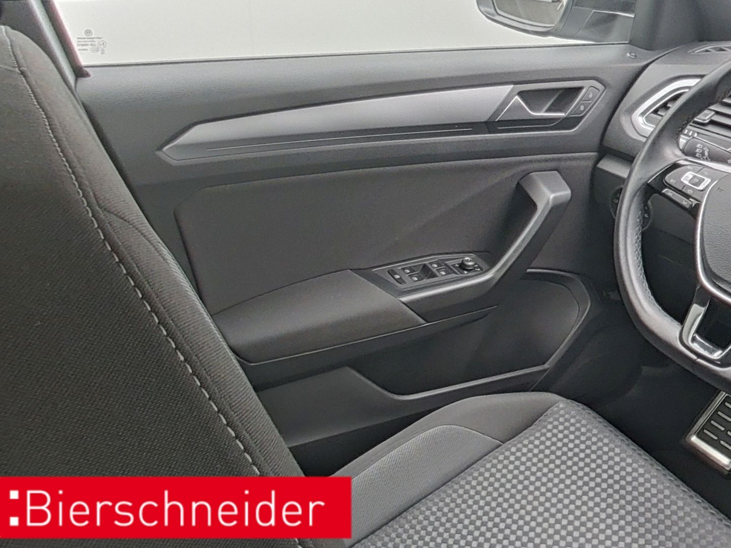 Volkswagen T-Roc 1.5 TSI Active - Samsaru's Car Outlet