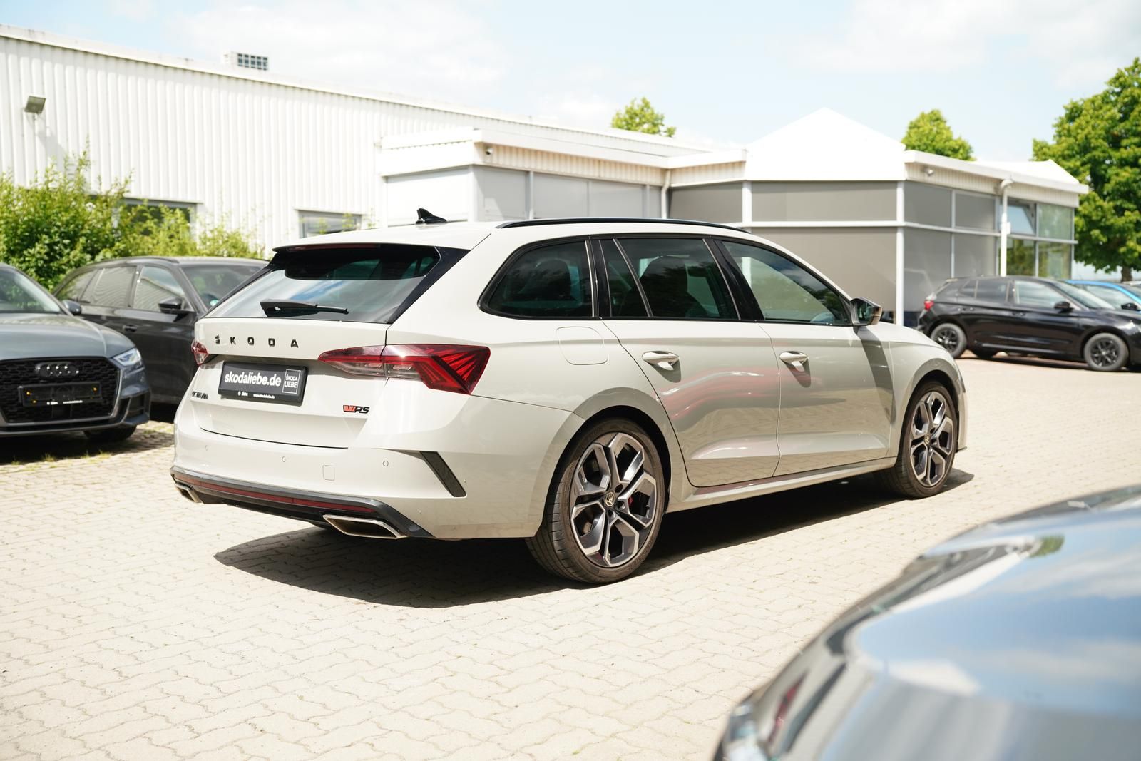 Skoda OCTAVIA COMBI 2.0TSI DSG - Samsaru's Car Outlet