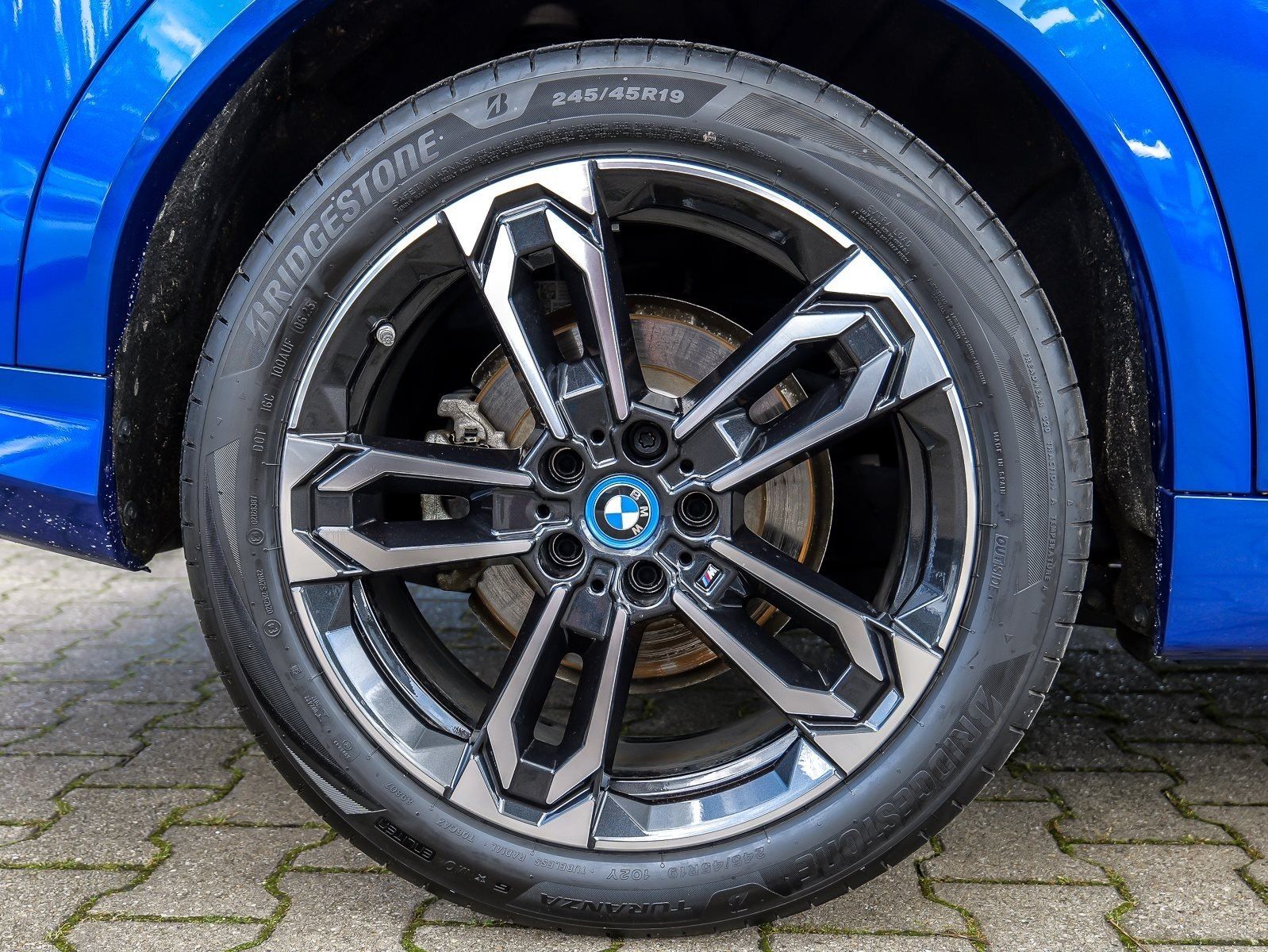 BMW iX2 xDrive30 M-Sportpaket+AHK+HUD+Memory-Sitz+AC
