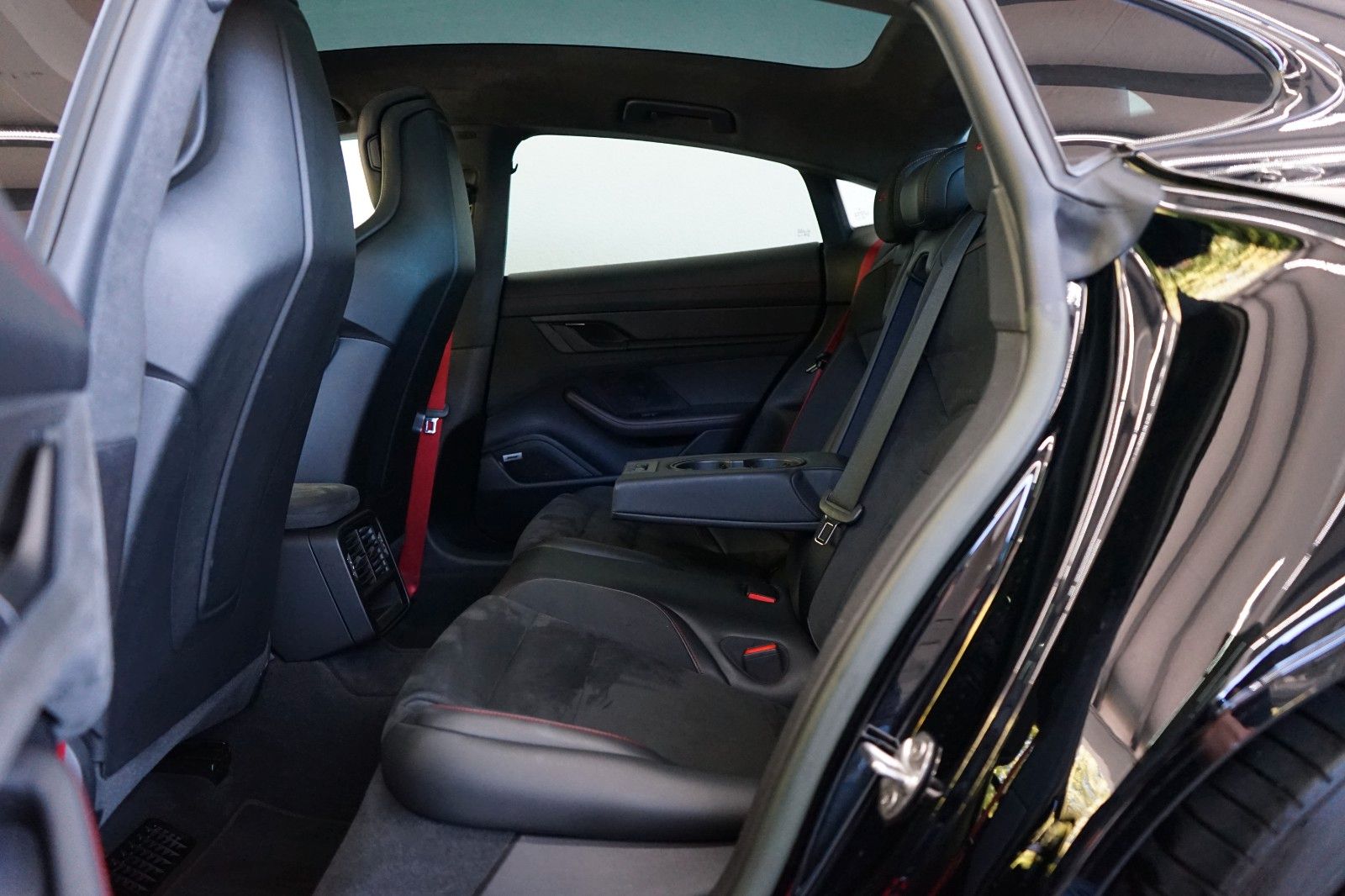 Porsche Taycan GTS BLACK/PANO/P-DISPLAY/MATRIX/360°/21z