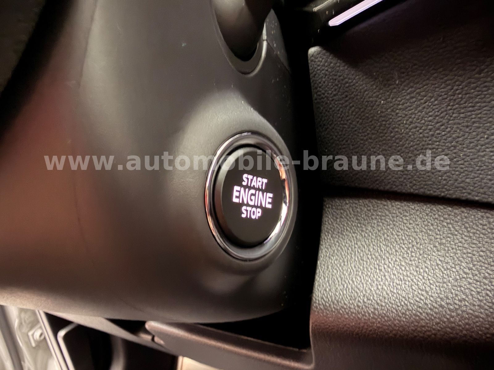Skoda Karoq 1.5TSI DSG SPORT*PANO*SOUND*360*ASSIST*AHK