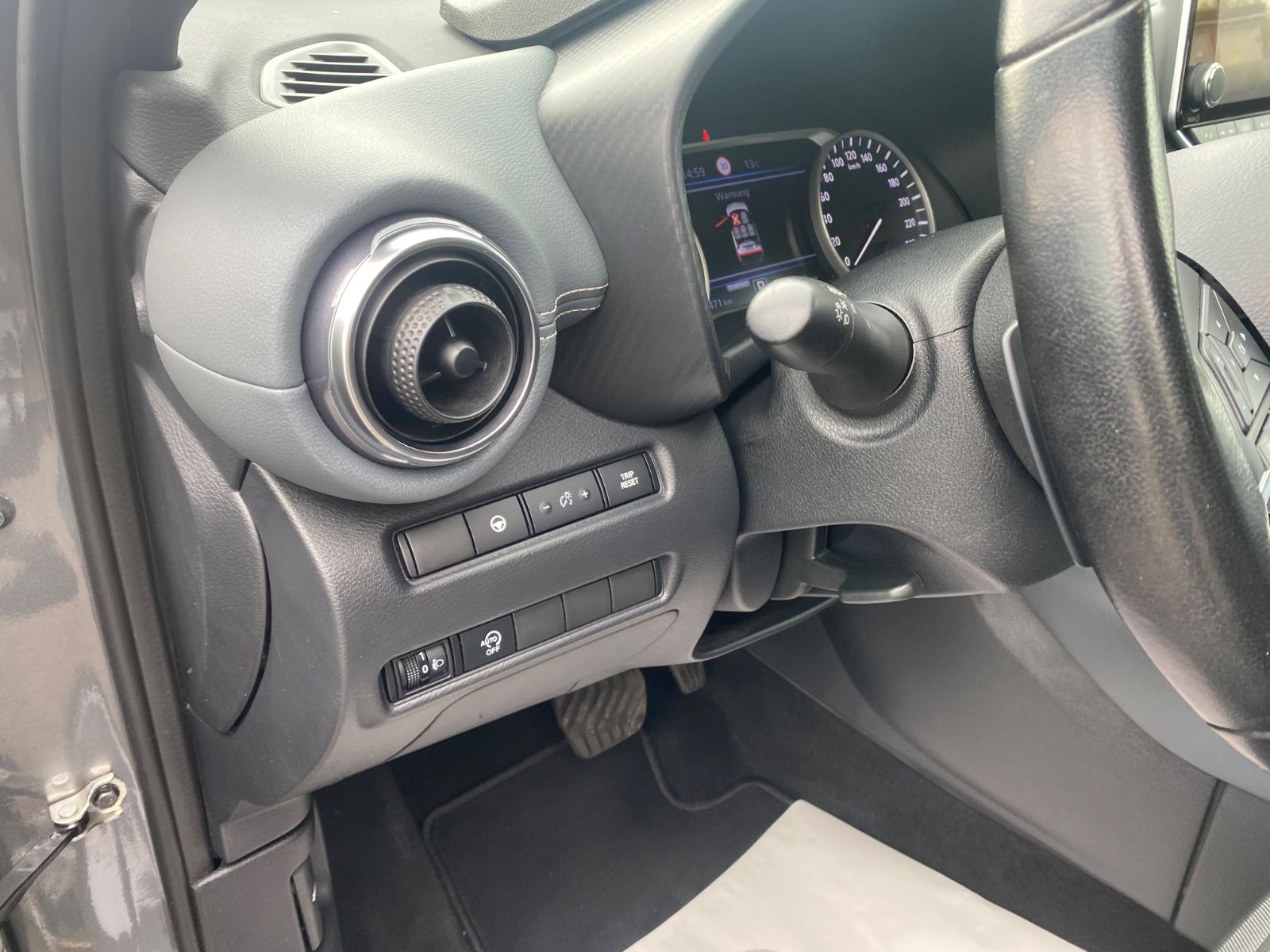 Nissan Juke N-Connecta - Samsaru's Car Outlet
