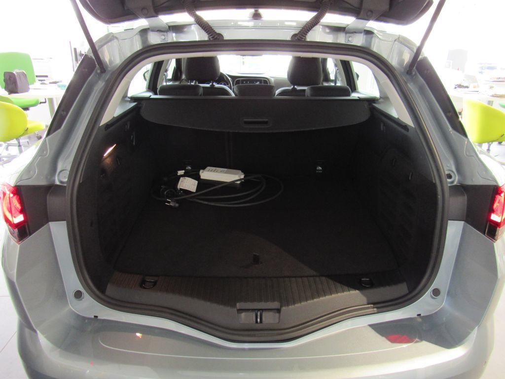 Renault Megane Grandtour ZEN E-TECH Plug-in - Samsaru's Car Outlet
