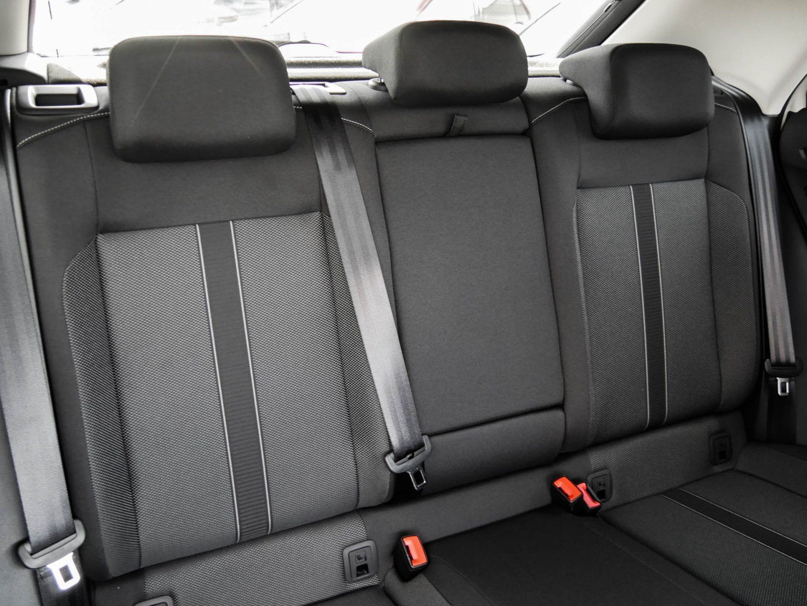 Volkswagen T-Roc Life 1.0 l TSI - Samsaru's Car Outlet