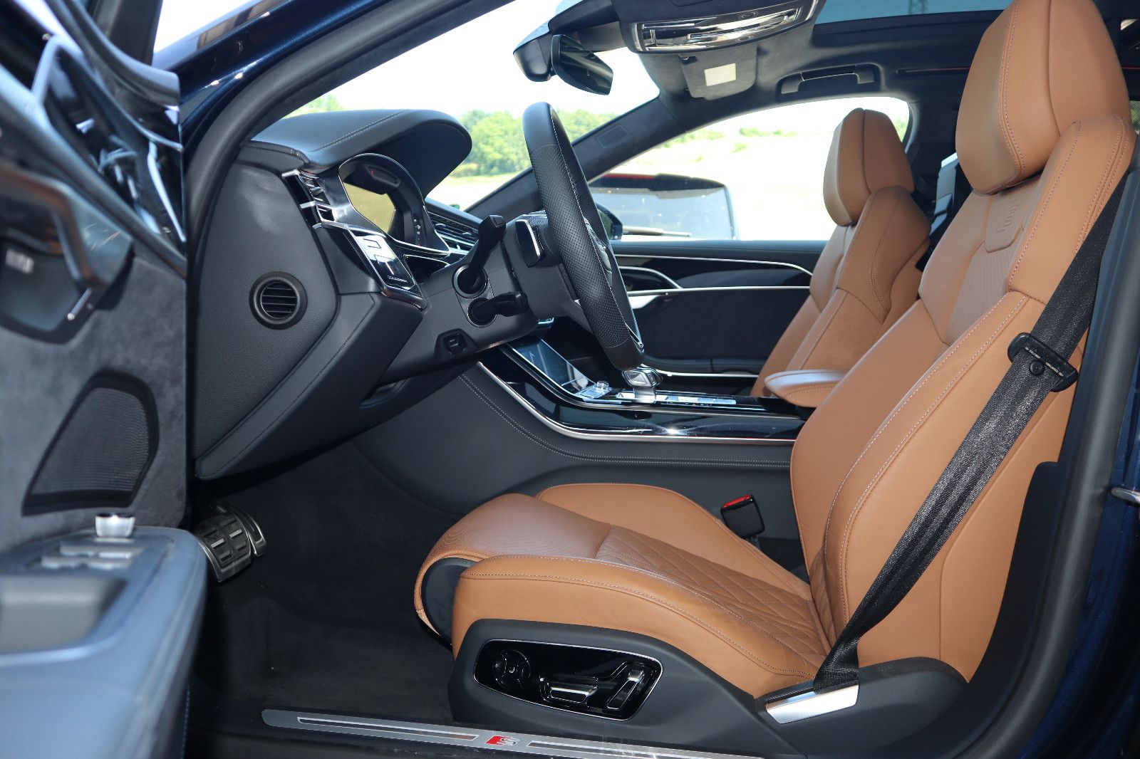 Audi A8L 60 TFSI e lang exclusive S-Line - Samsaru's Car Outlet