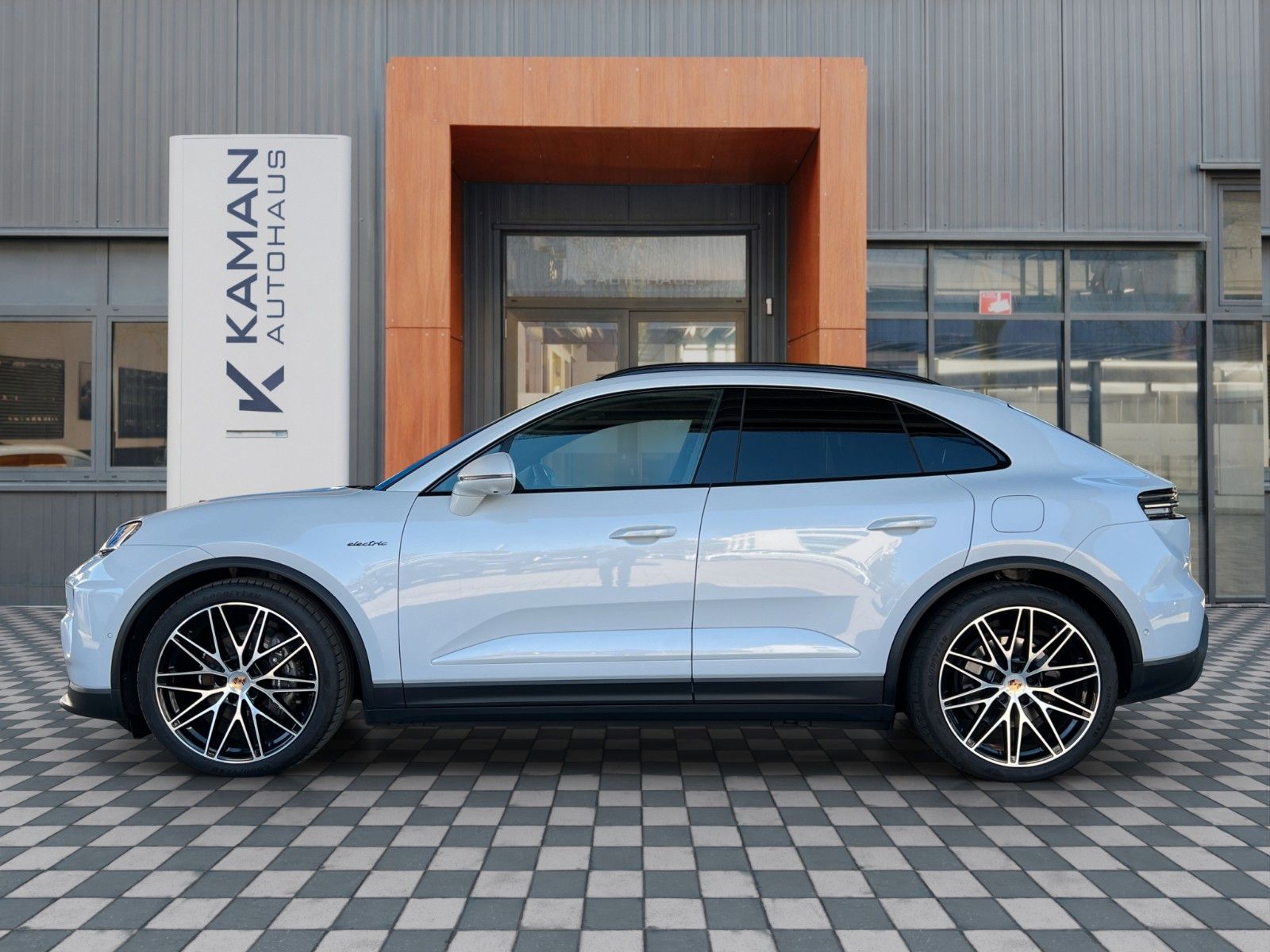 Porsche Macan Electric 4 Carbon · Mega Spec · NP122.500€