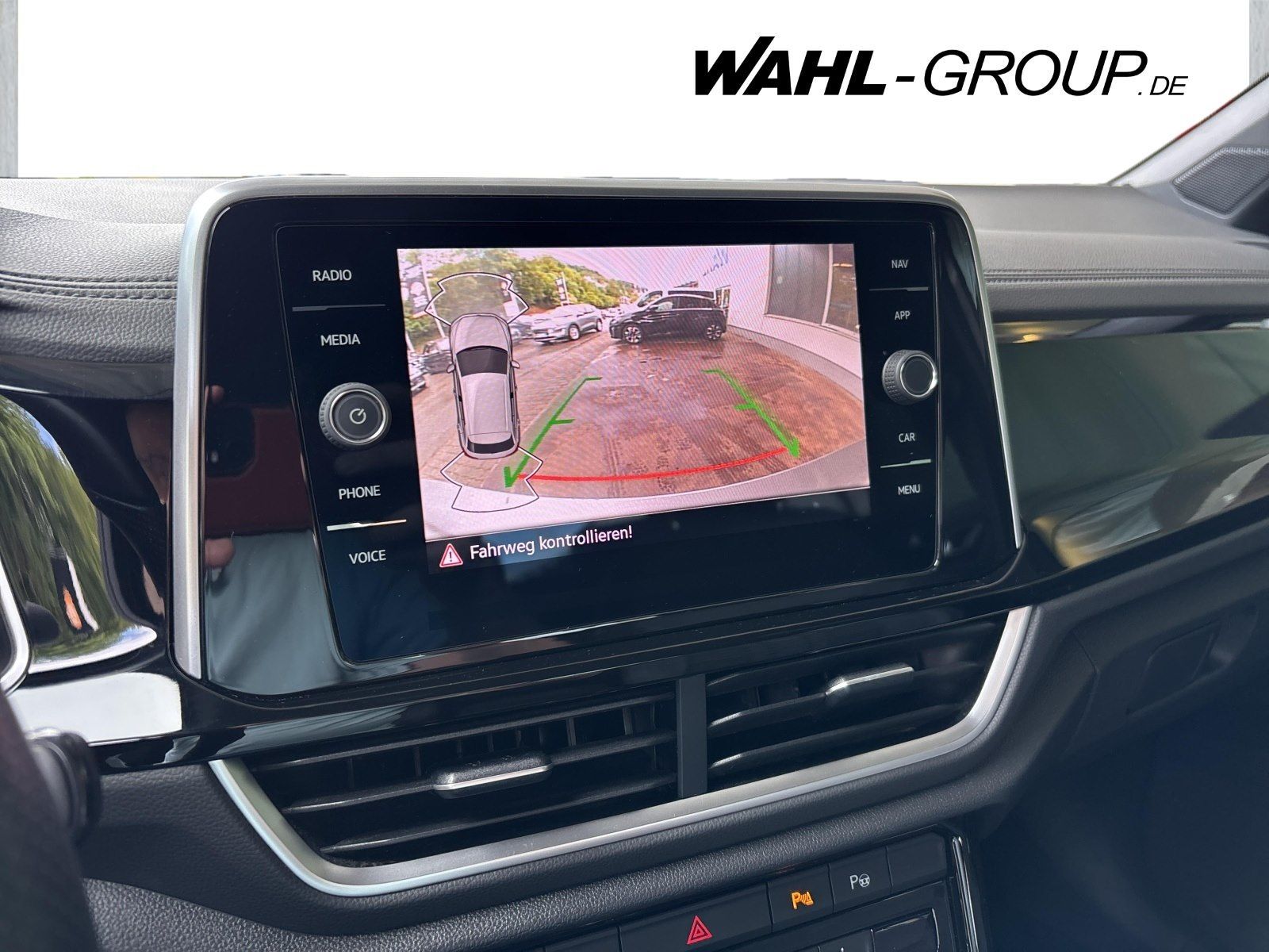 Volkswagen T-Roc 1.5 TSI R-LINE - Samsaru's Car Outlet