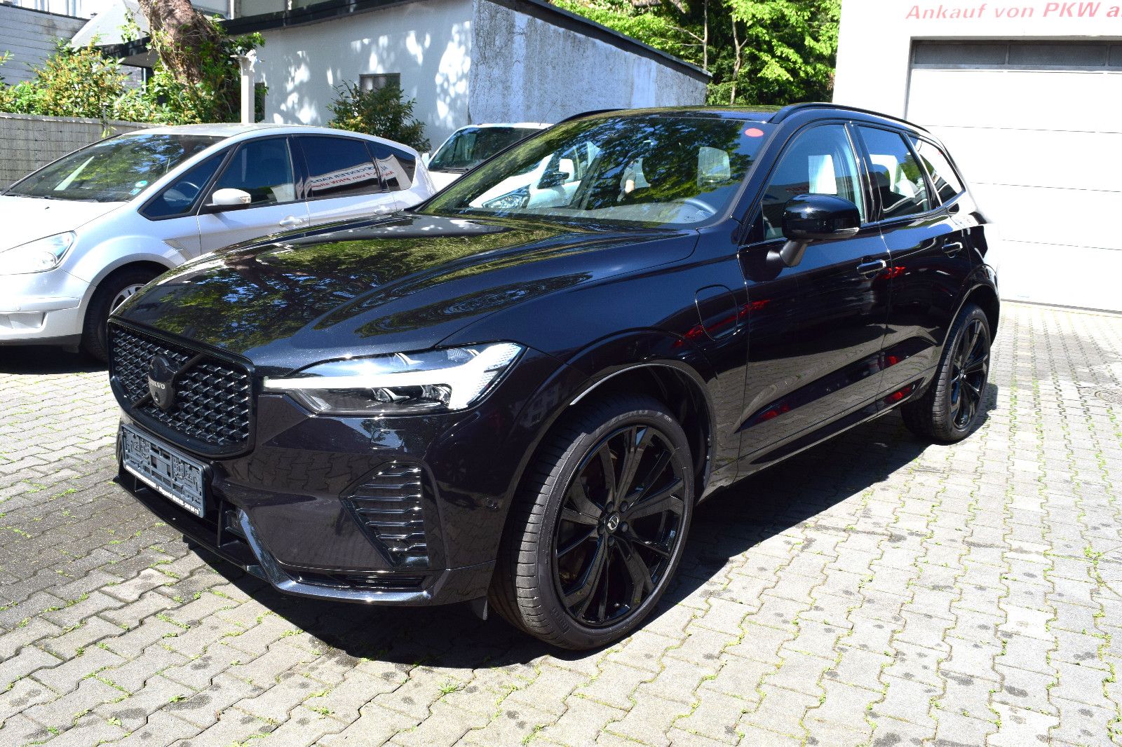 Volvo XC60 T6 Plus Black Edition - Samsaru's Car Outlet