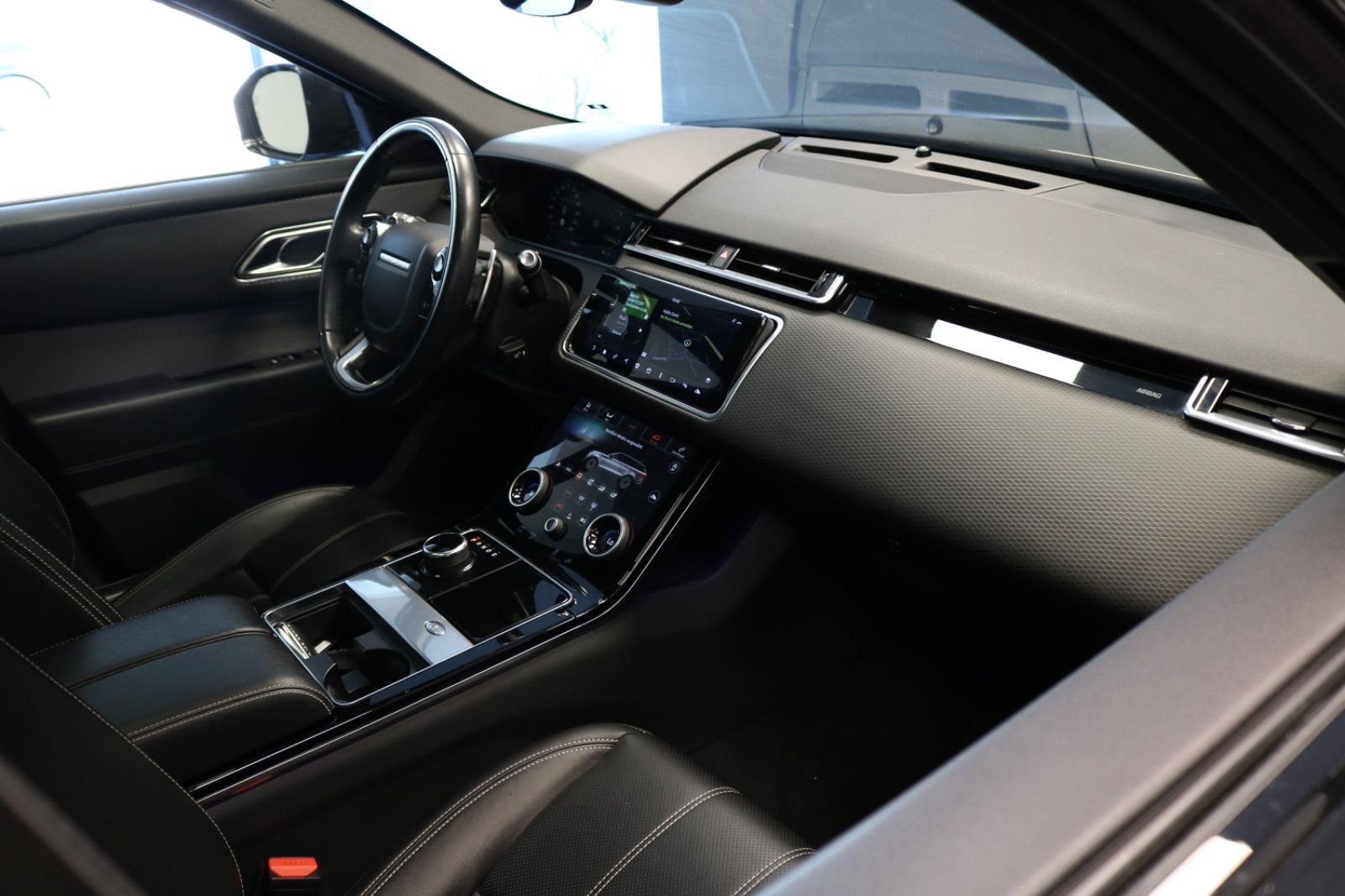 Range Rover Velar R-Dynamic - Samsaru's Car Outlet