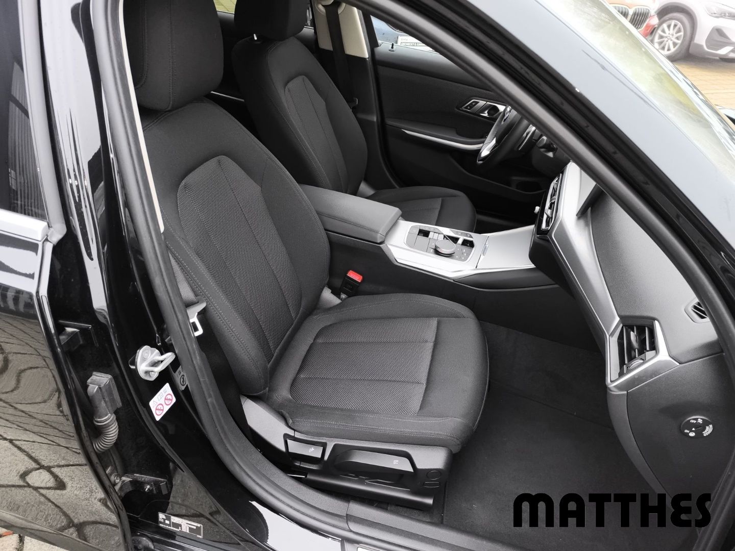 BMW 320 d xDrive Lendenwirbelstütze Ambiente-Beleuch