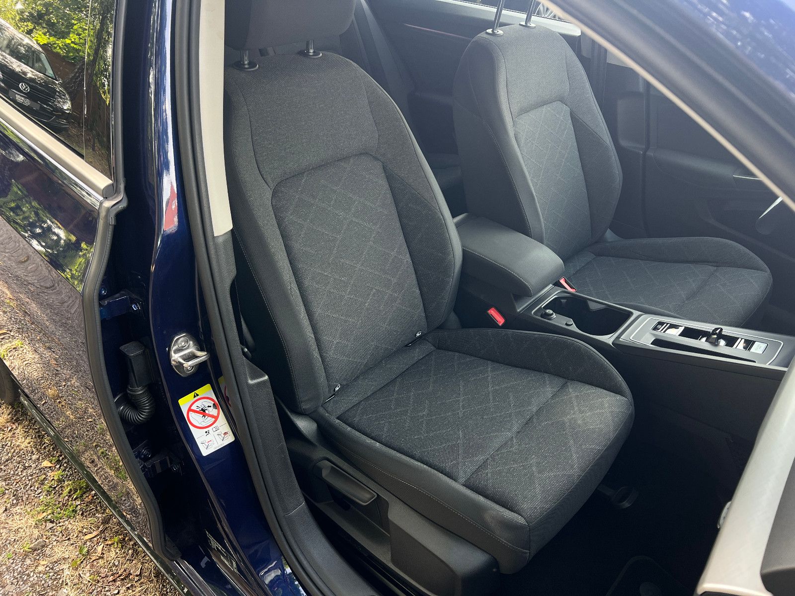 Volkswagen Golf VIII R-Line - Samsaru's Car Outlet