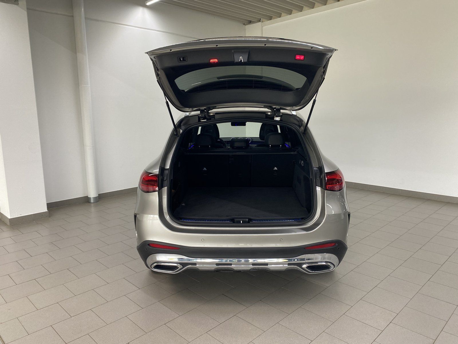 Mercedes-Benz GLC 300 4M AMG+LED+DIST+AHK+360°+EASY-PACK+NAVI