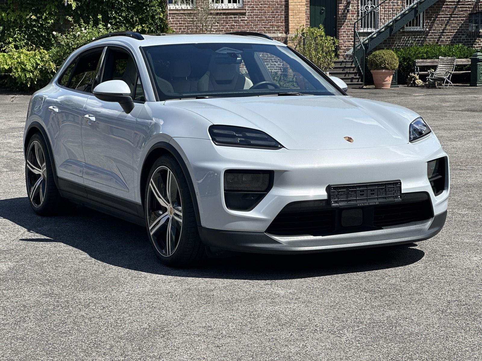Porsche Macan 4 Exclusive - Samsaru's Car Outlet