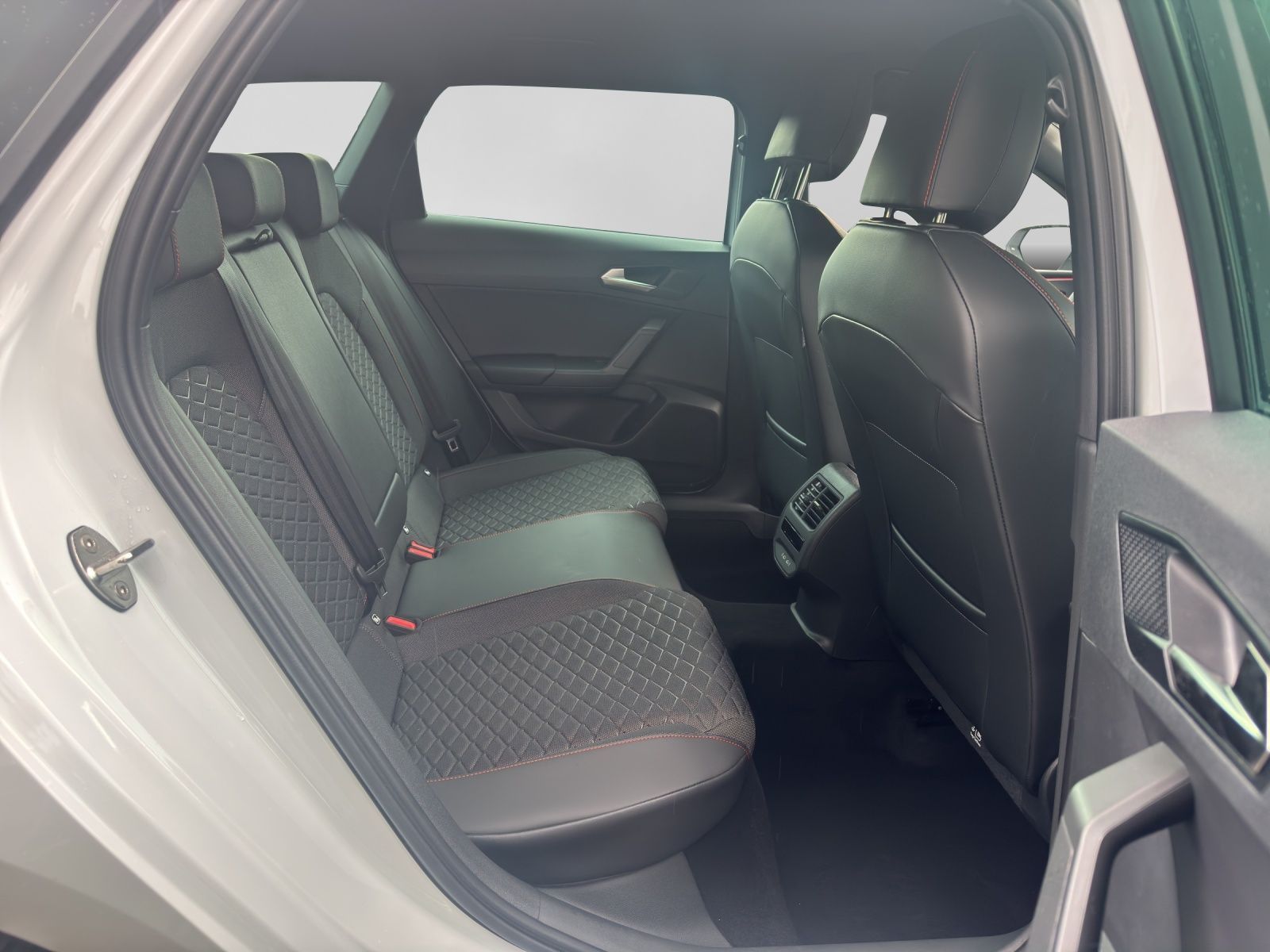 Seat Leon Sportstourer 2.0 TDI DSG FR NAVI ACC KAMERA