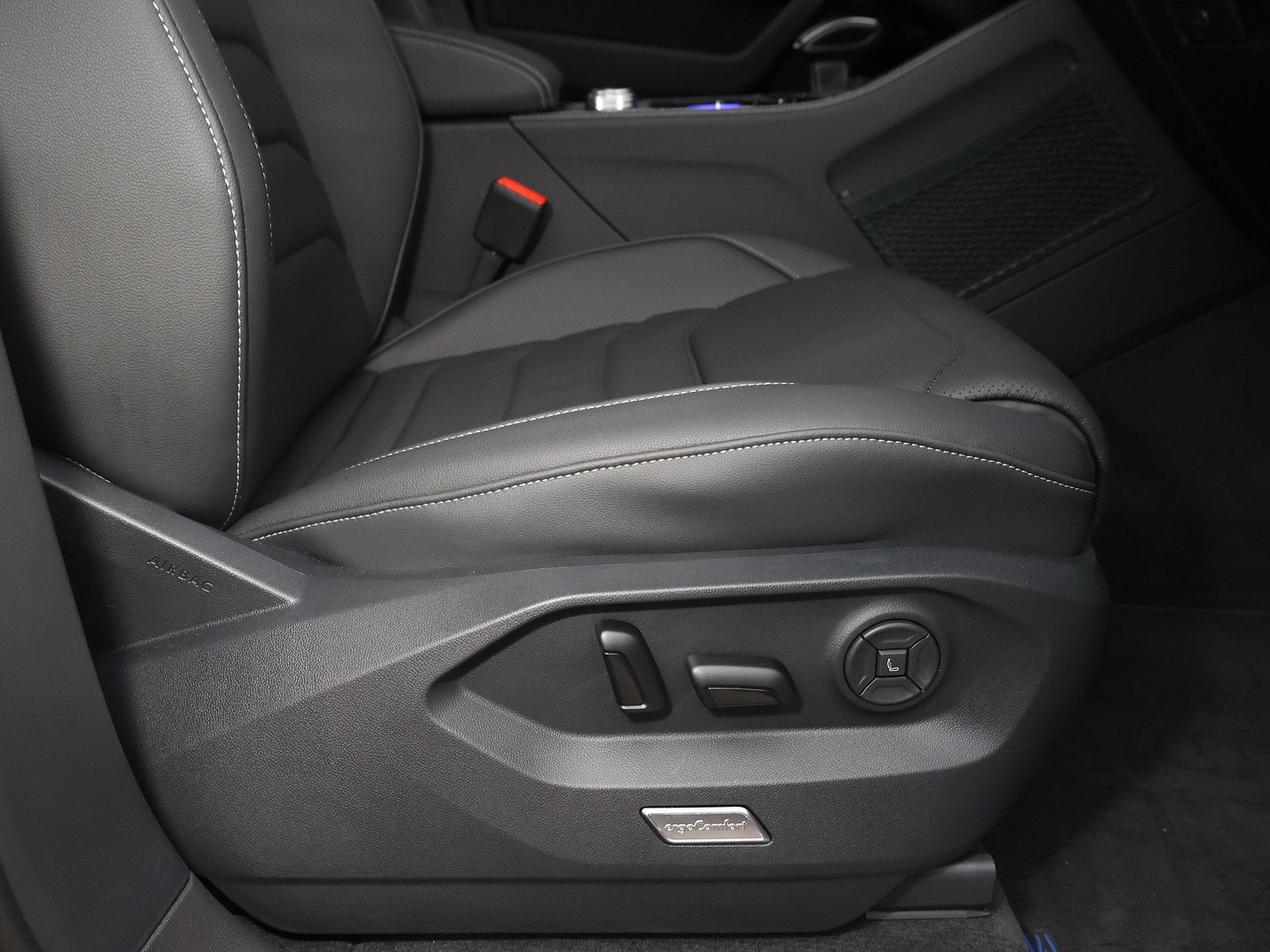 Volkswagen Touareg R 3.0 TSI R Plug-In - Samsaru's Car Outlet