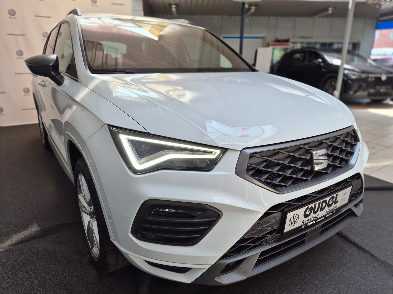 Seat Ateca FR 2.0 TDI DSG AHK Beats Kamera ACC SideA.