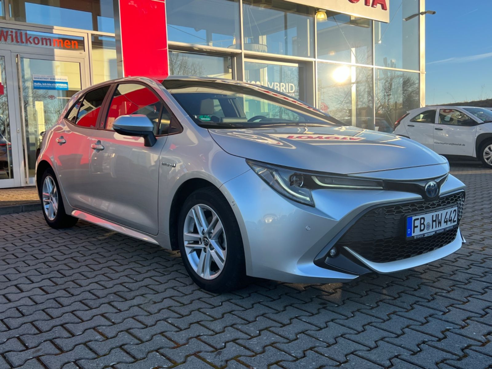 Toyota Corolla Hybrid Team - Samsaru's Car Outlet