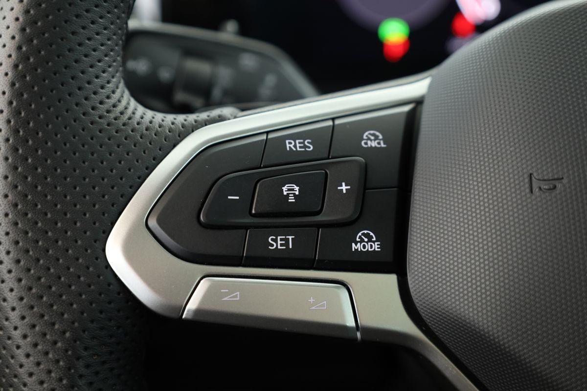Volkswagen Tiguan 2.0 TDI 4M DSG R-Line Leder Pano Navi 360