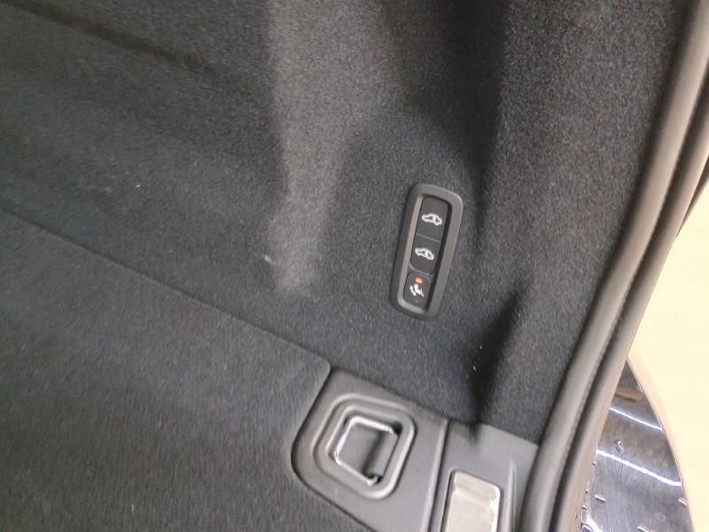 Volvo XC60 B5 Ultra Dark AWD B&W Massage 22"Luftfwk