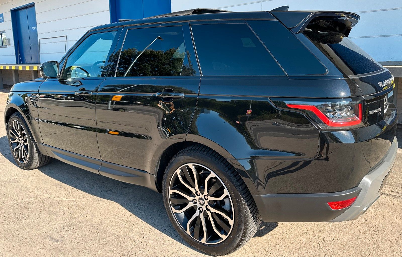 Range Rover Sport SE - Samsaru's Car Outlet