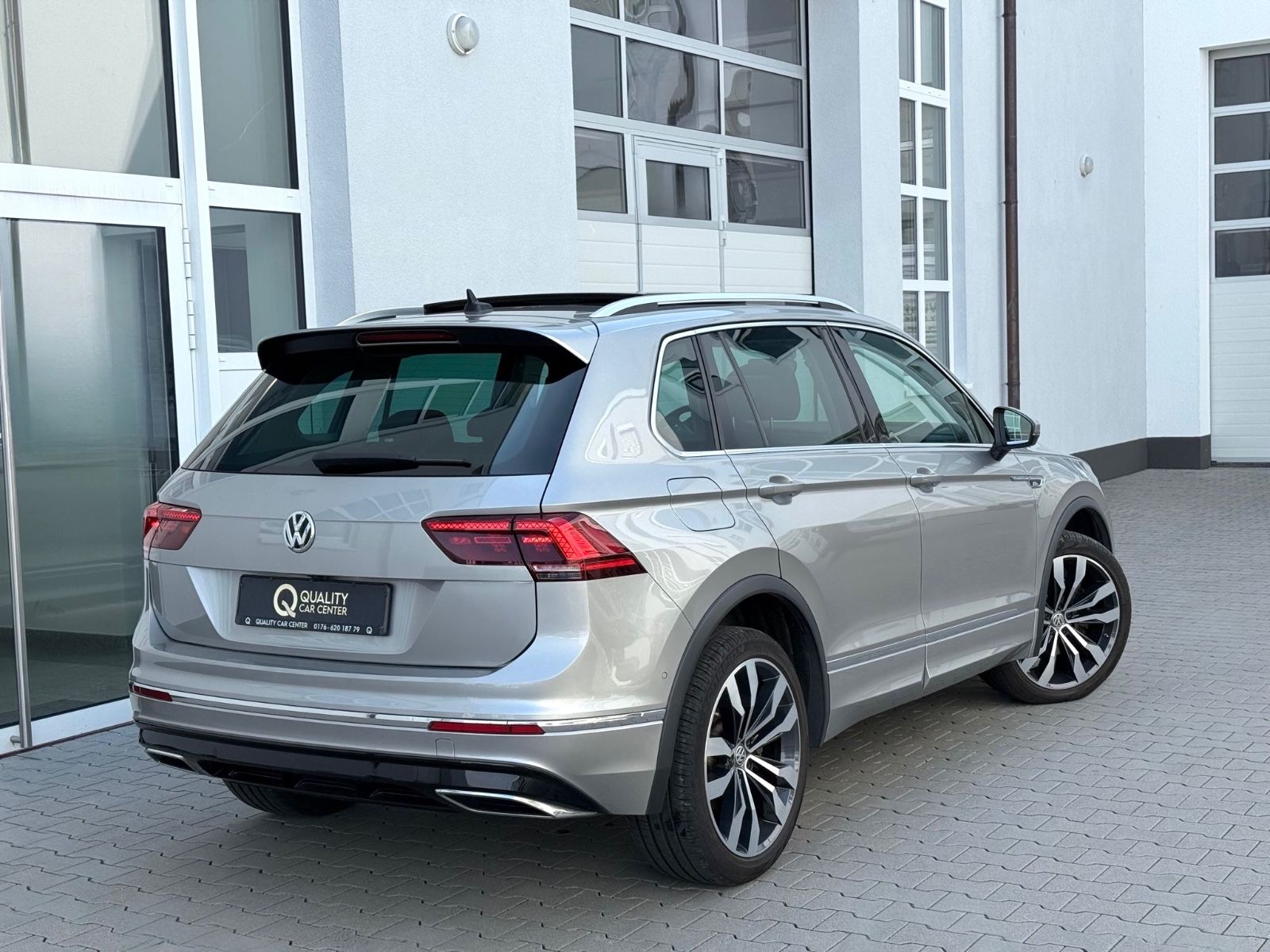 Volkswagen Tiguan Highline 4Motion - Samsaru's Car Outlet