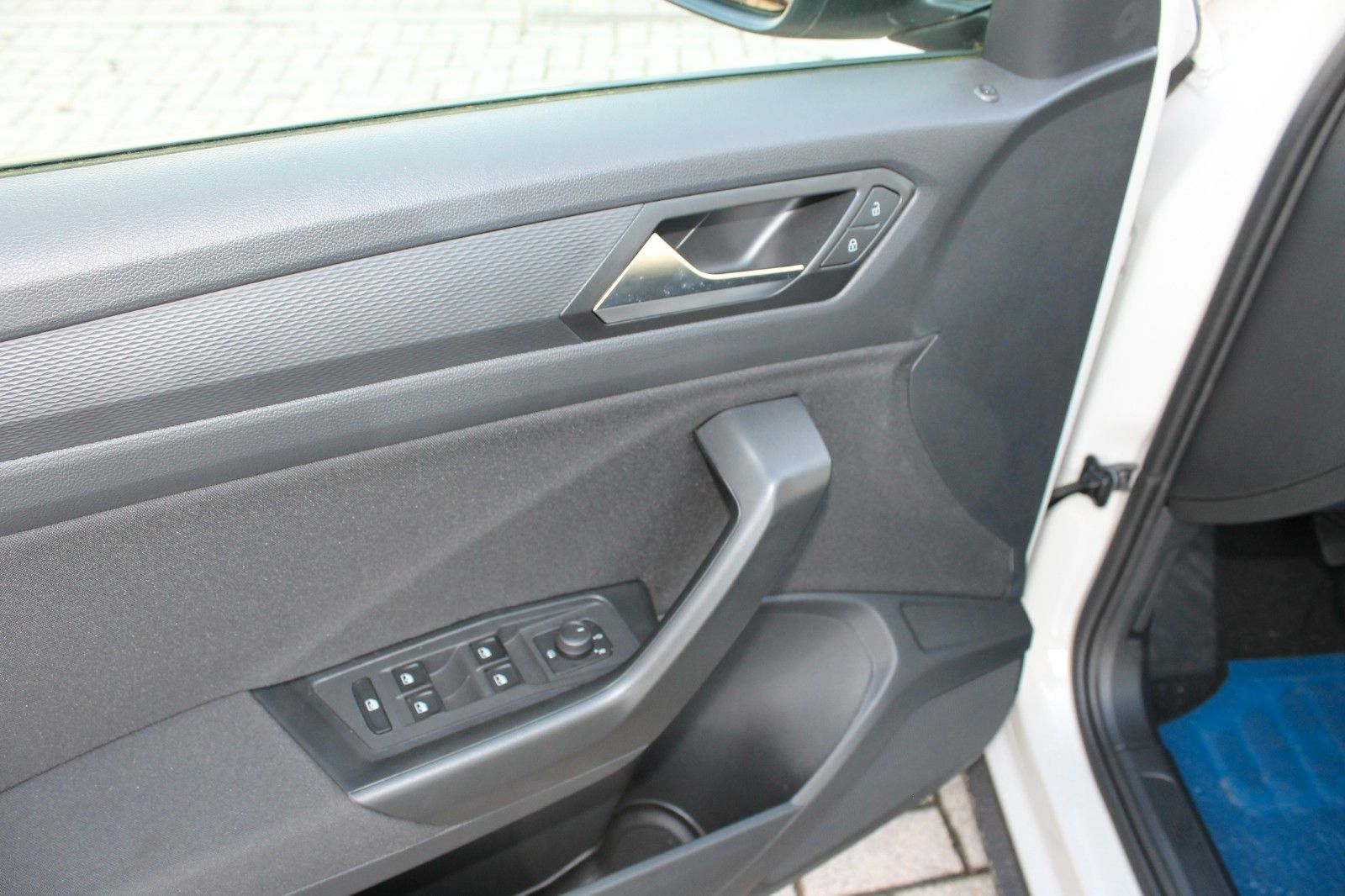 Volkswagen T-Roc 1.0 TSi - Samsaru's Car Outlet