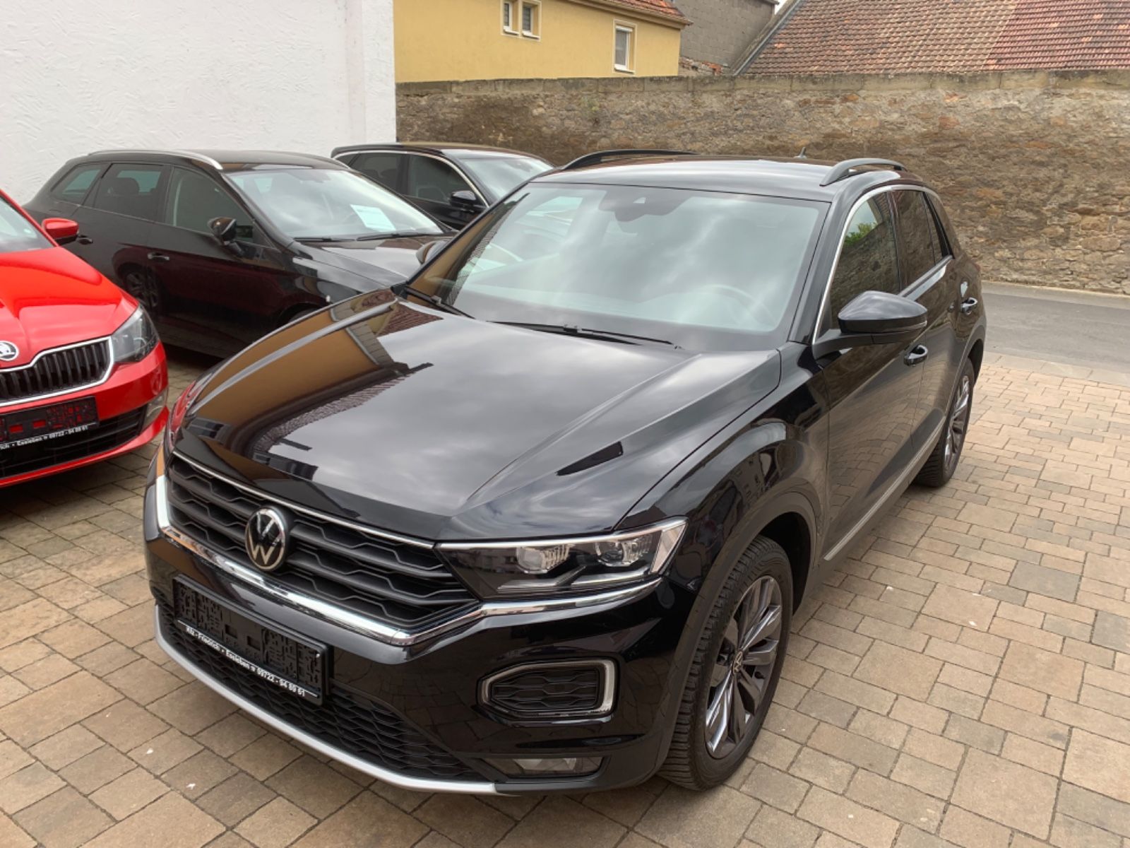 Volkswagen T-Roc Sport DSG - Samsaru's Car Outlet