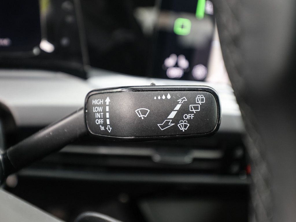 Volkswagen Golf VIII 1.5 e TSI Style DSG - Samsaru's Car Outlet