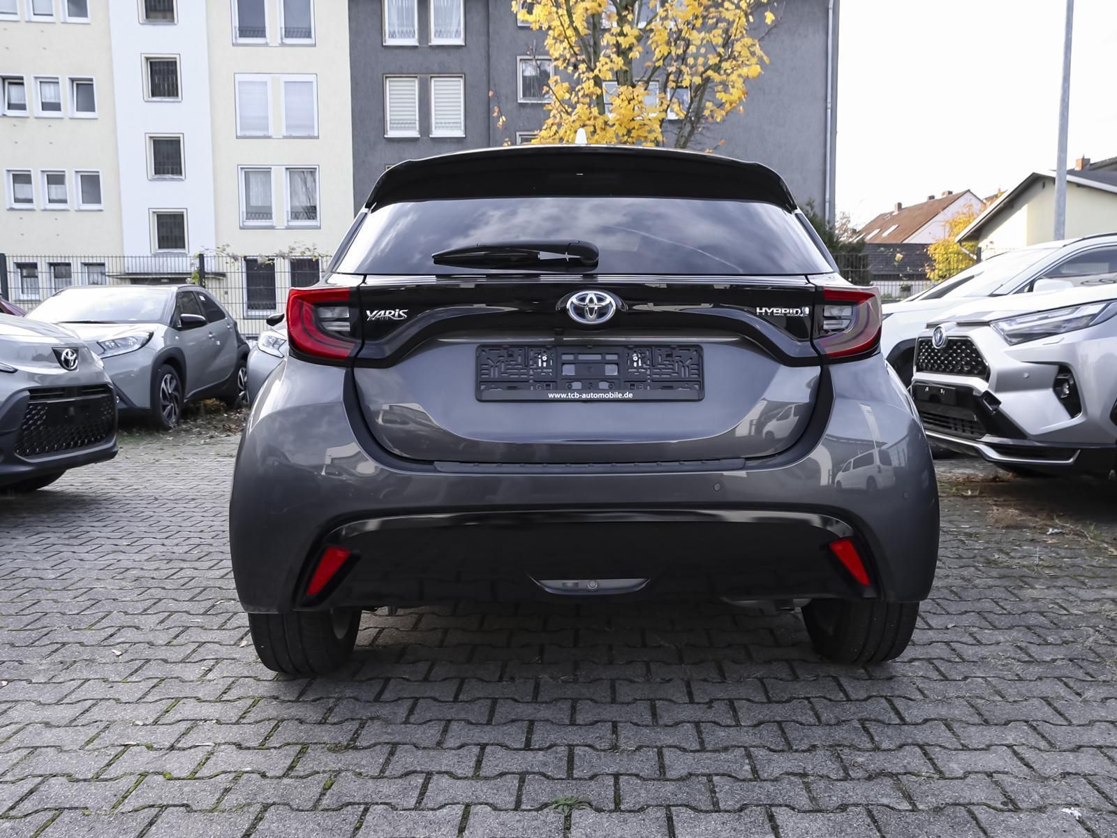 Toyota Yaris 1.5 Hybrid Style NAVI SHZ PDC KLIMA LM
