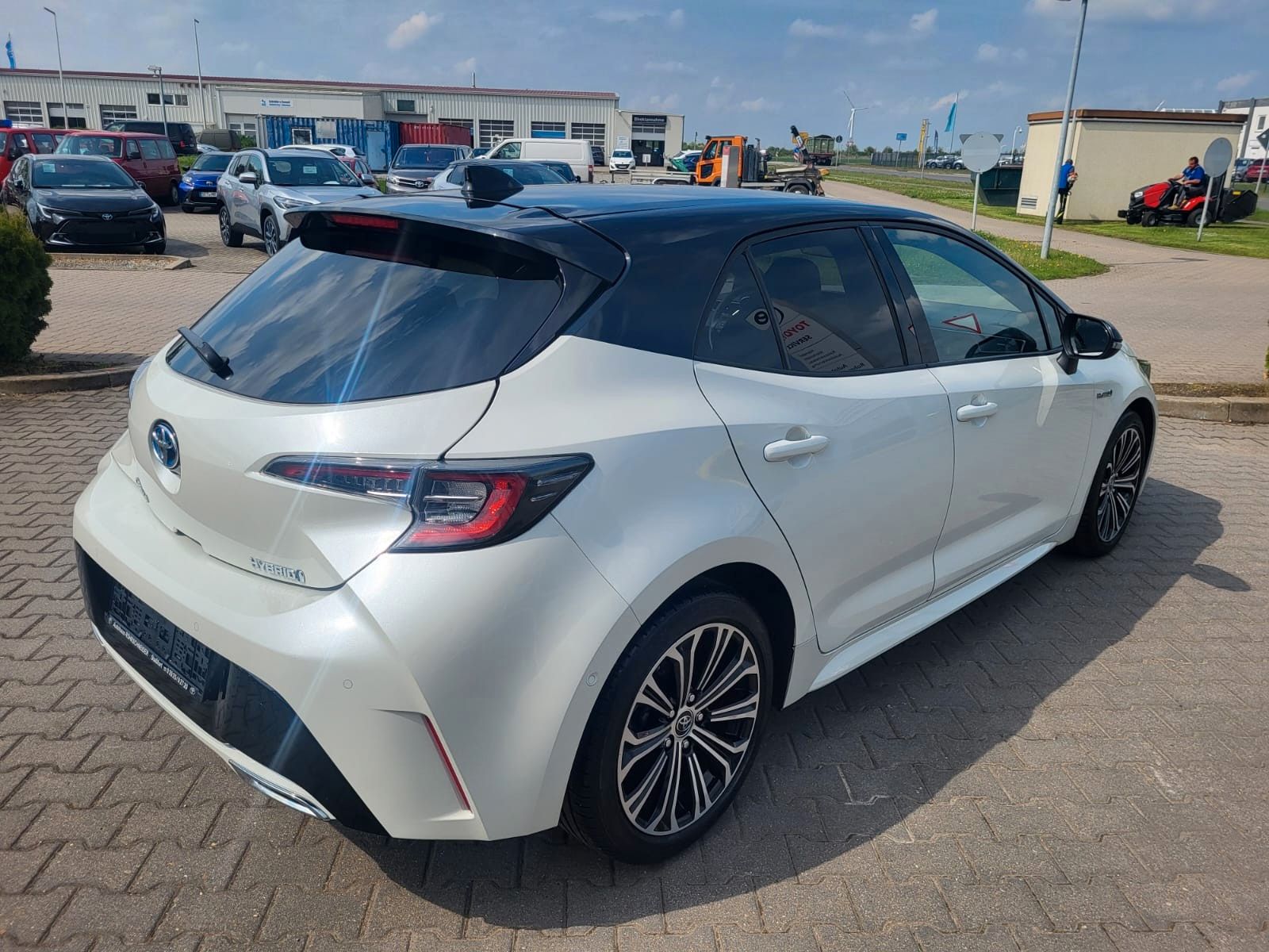 Toyota Corolla Hybrid Club - Samsaru's Car Outlet