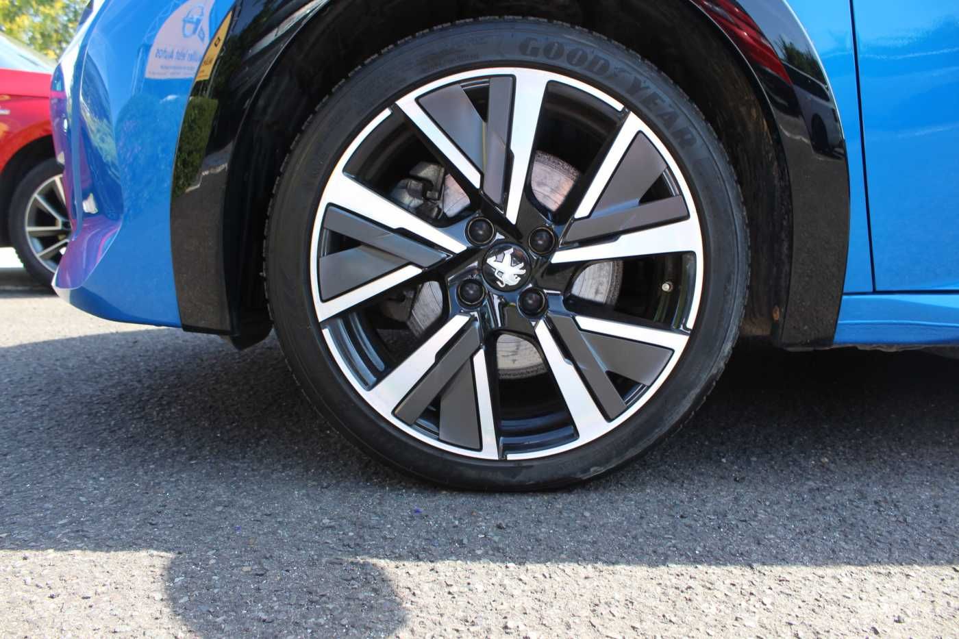 Peugeot 208 Elektromotor 136 Allure - Samsaru's Car Outlet