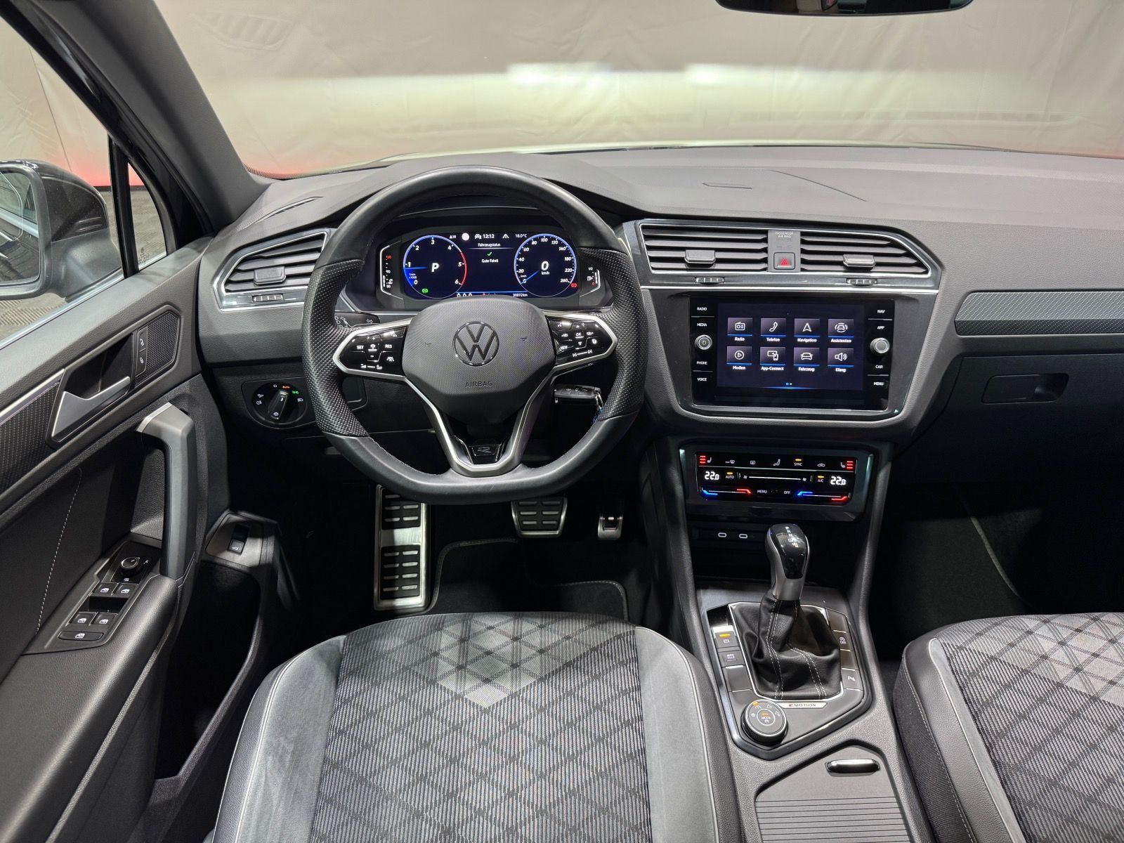 Volkswagen Tiguan R-Line 2.0 TDI DSG 4M - Samsaru's Car Outlet