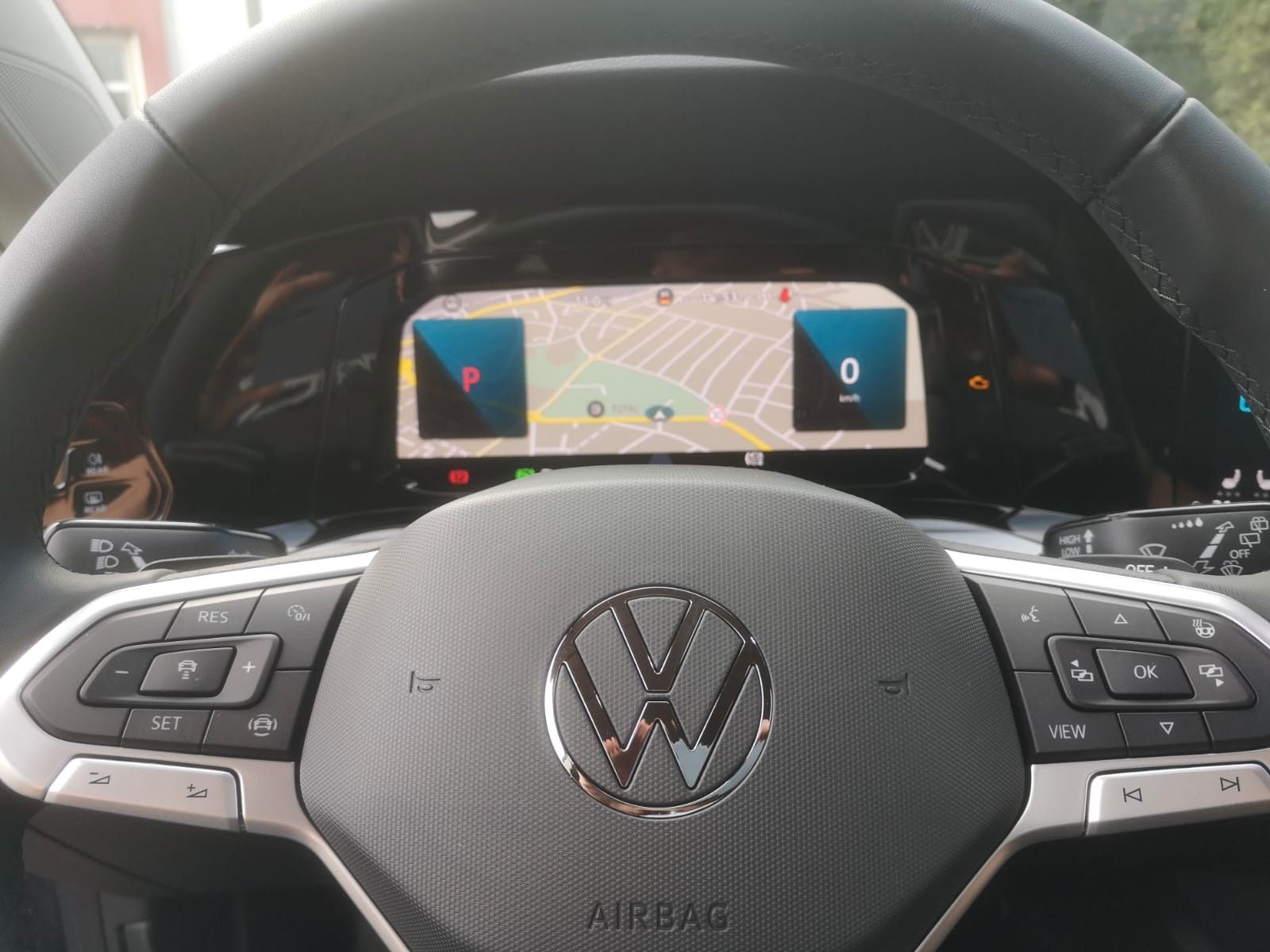 Volkswagen Golf 1.5 eTSI DSG Life - Samsaru's Car Outlet