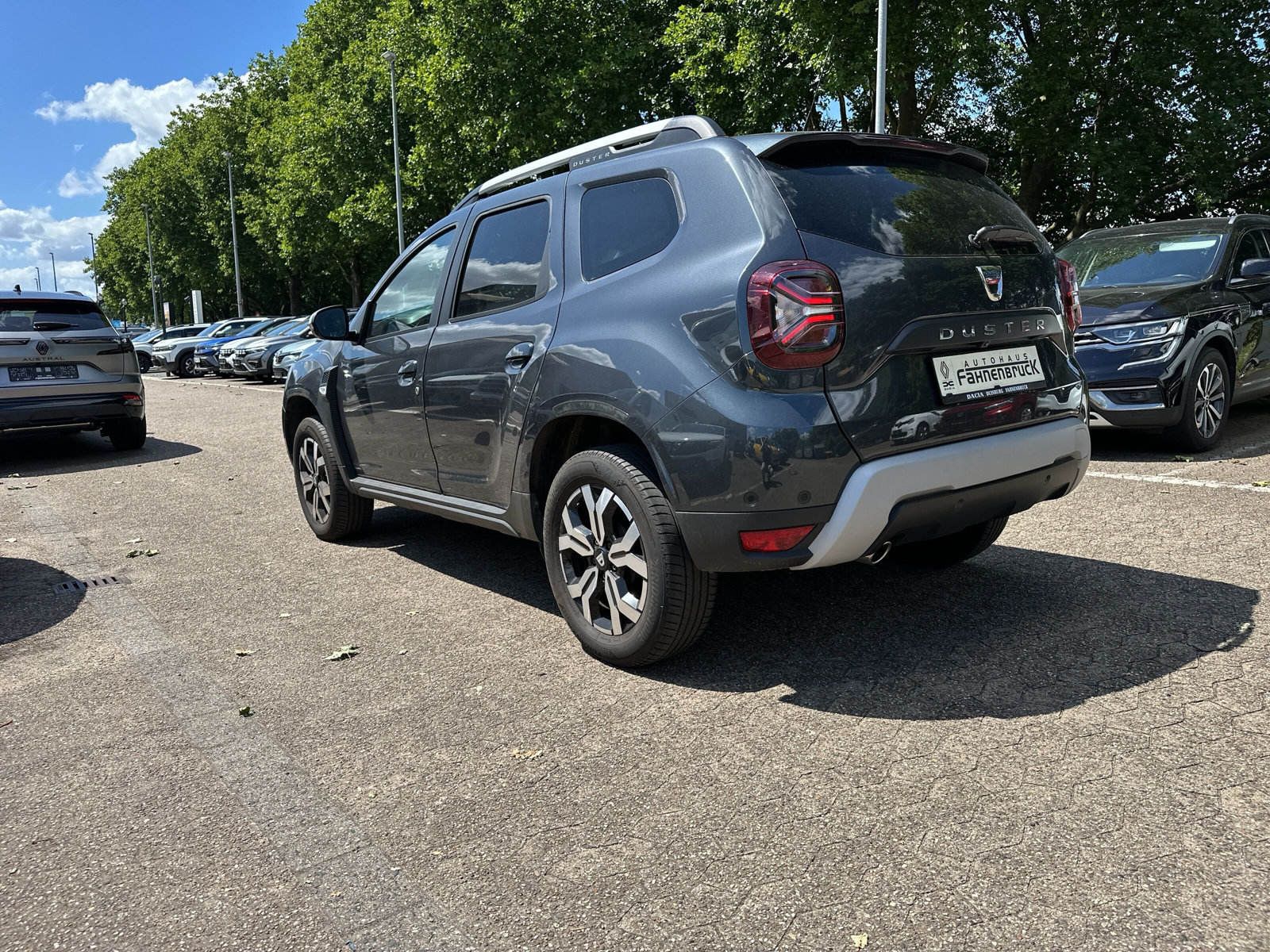 Dacia Duster II Prestige 2WD 1.0 TCe 100 - Samsaru's Car Outlet