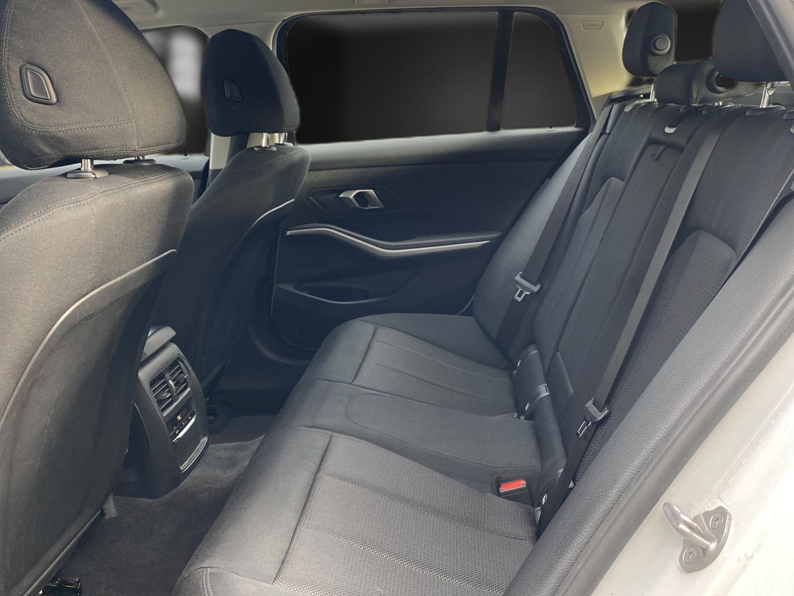 BMW 320 d - Samsaru's Car Outlet